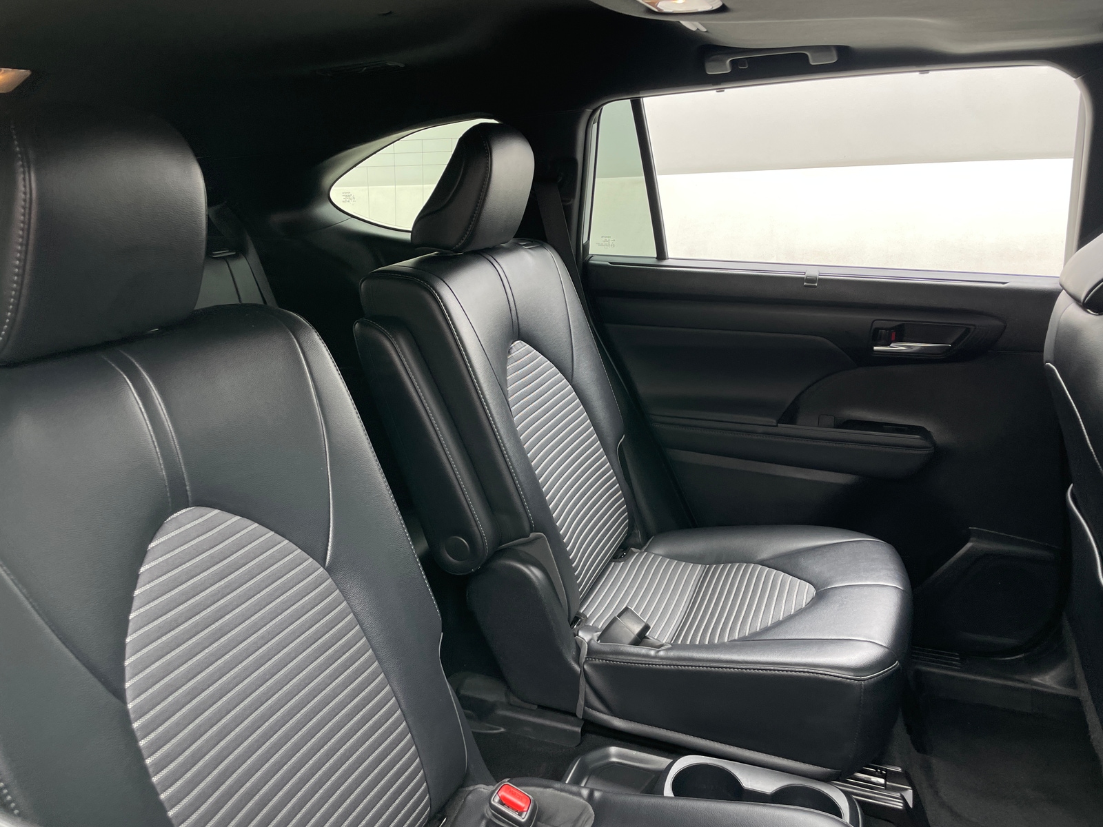 Thumbnail: 2022 Toyota Highlander - 5