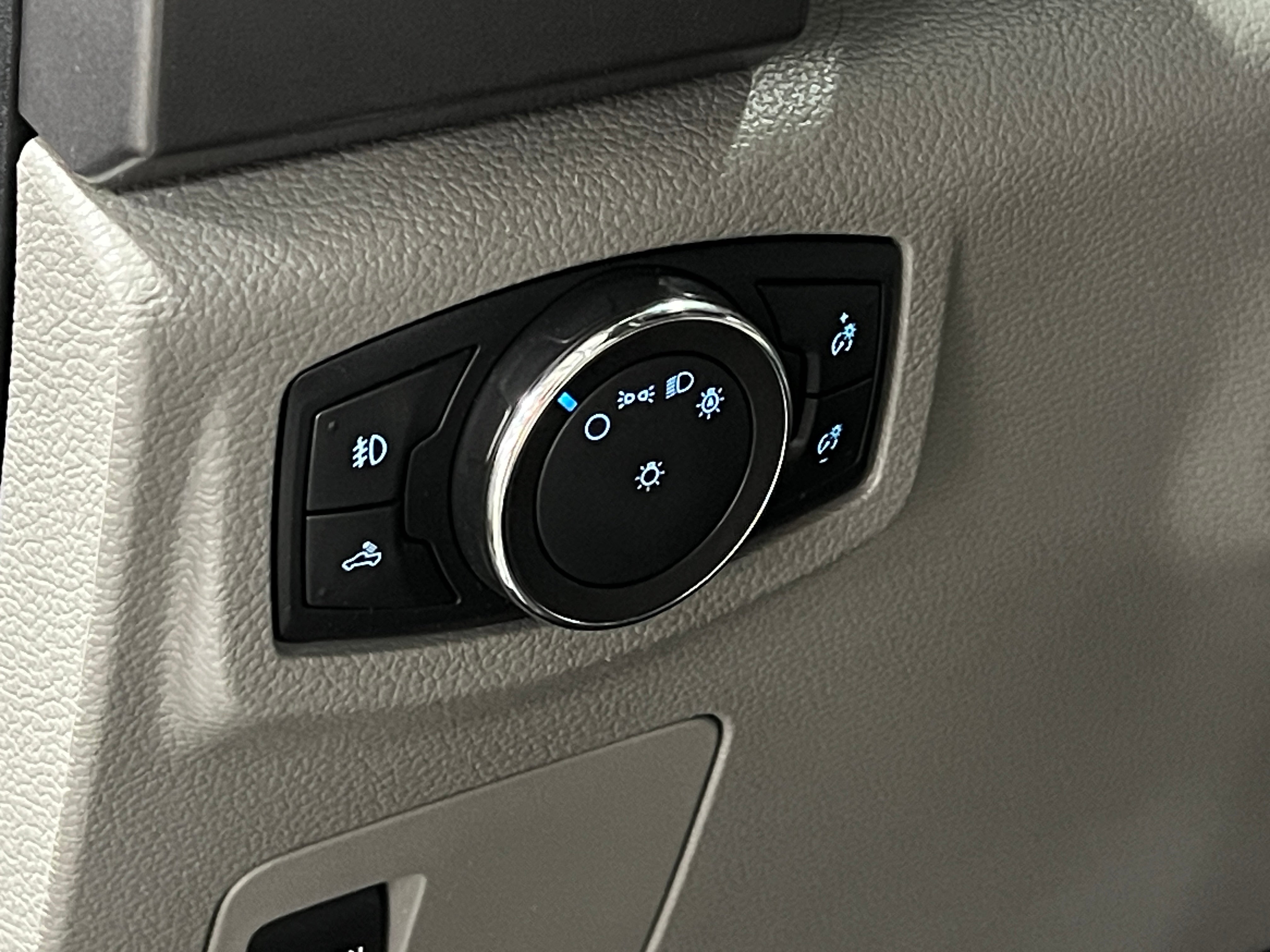 Image of 2018 Ford F150 SuperCrew Cab XLT 5 1/2 ft