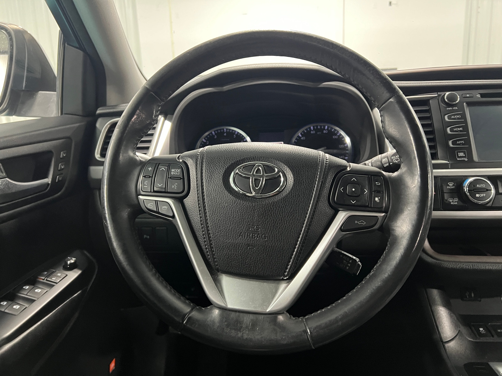 Thumbnail: 2015 Toyota Highlander - 4