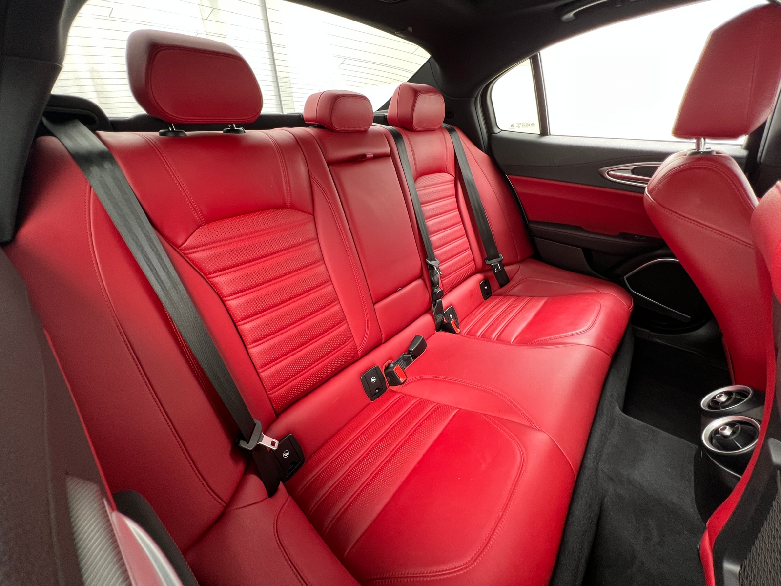 Thumbnail: 2021 Alfa Romeo Giulia - 5