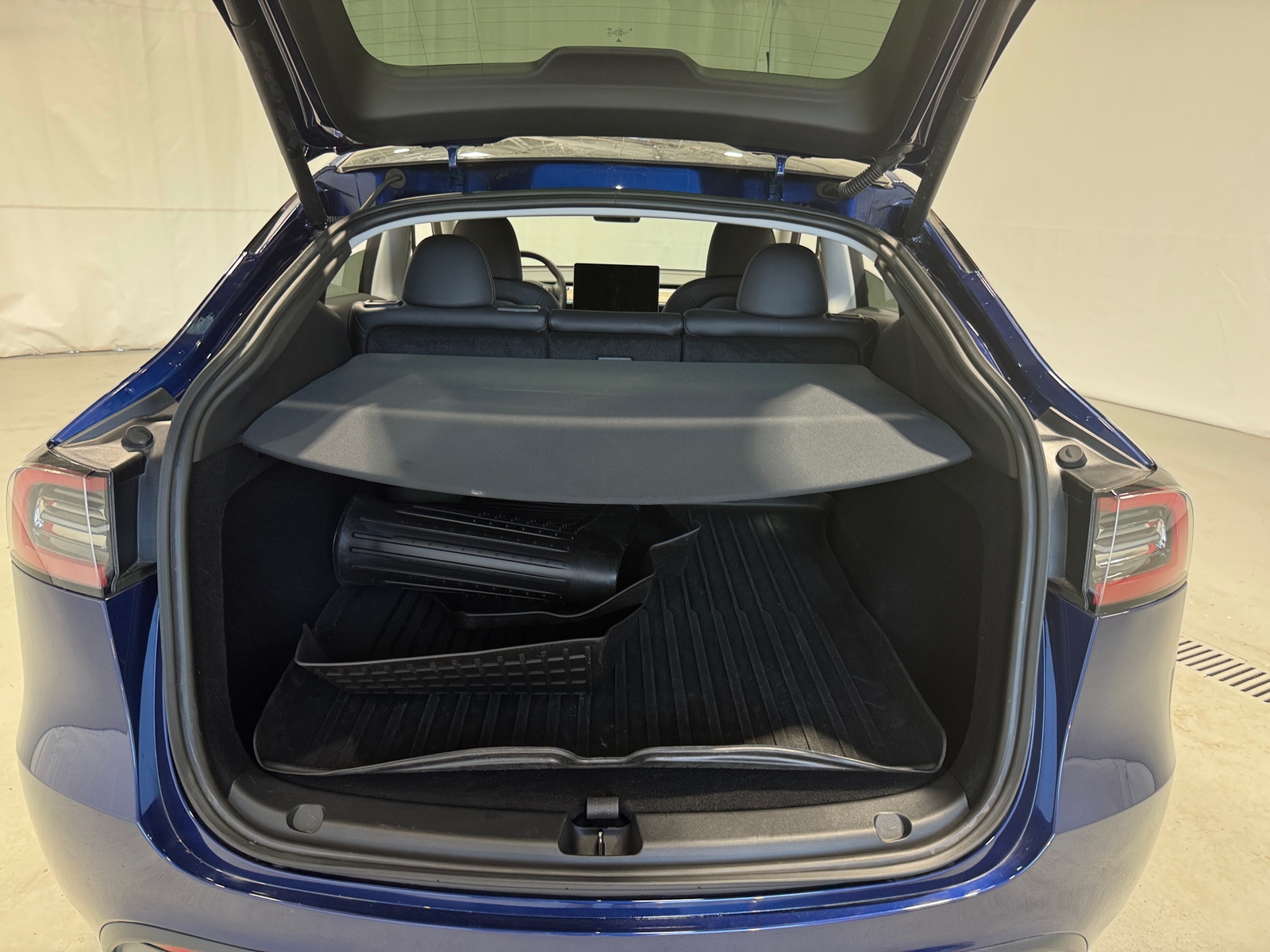 Thumbnail: 2023 Tesla Model Y - 6