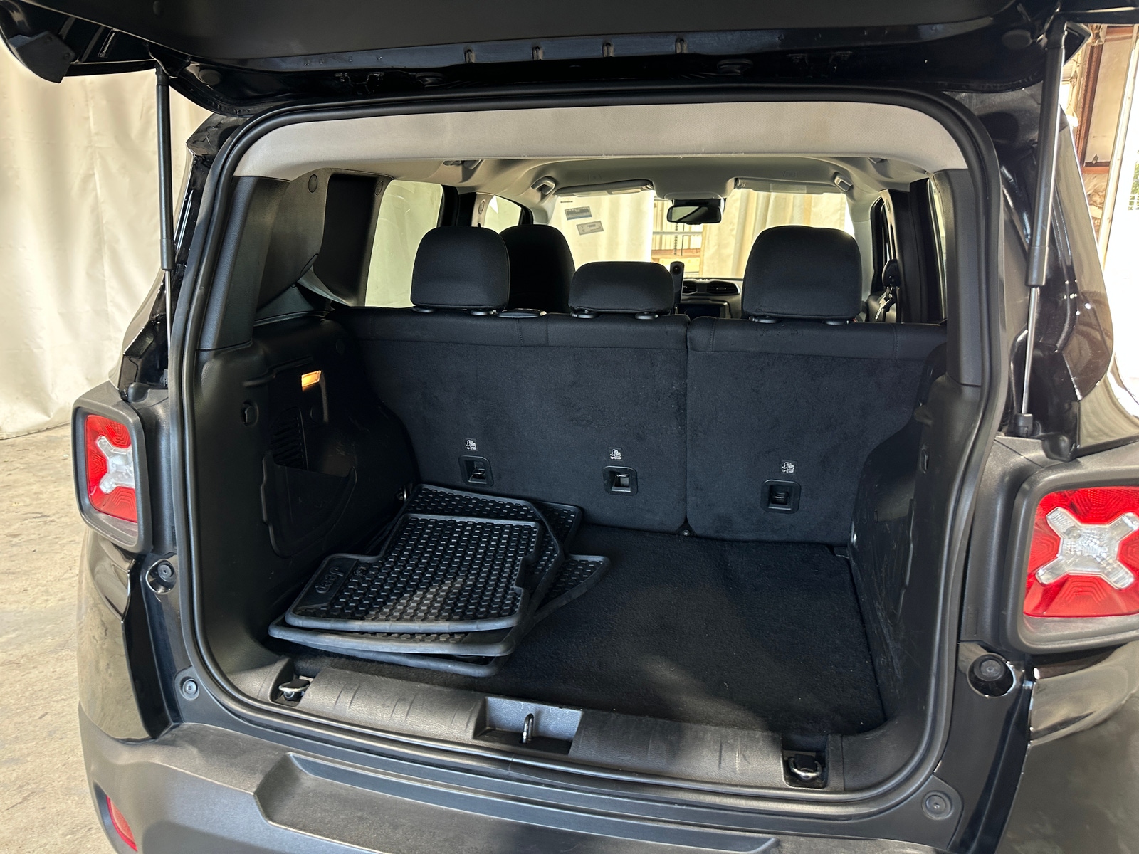 Thumbnail: 2023 Jeep Renegade - 7