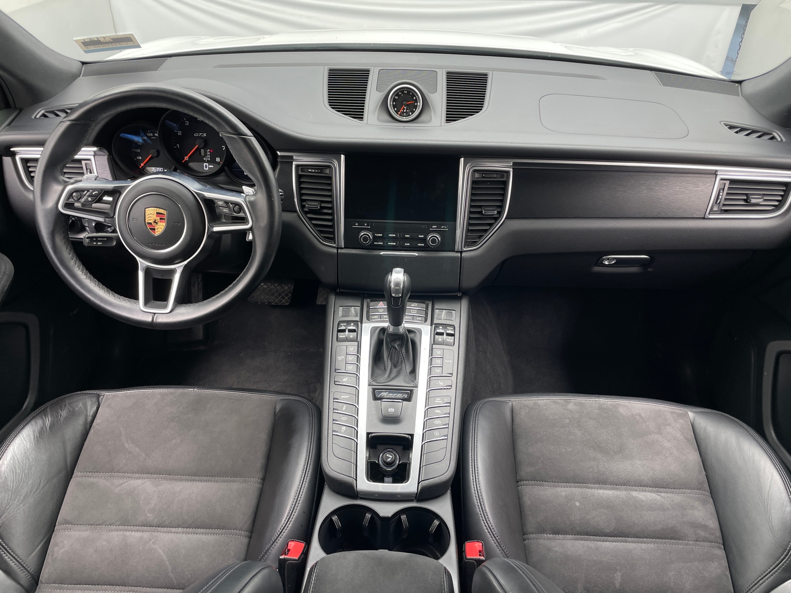 Thumbnail: 2017 Porsche Macan - 2