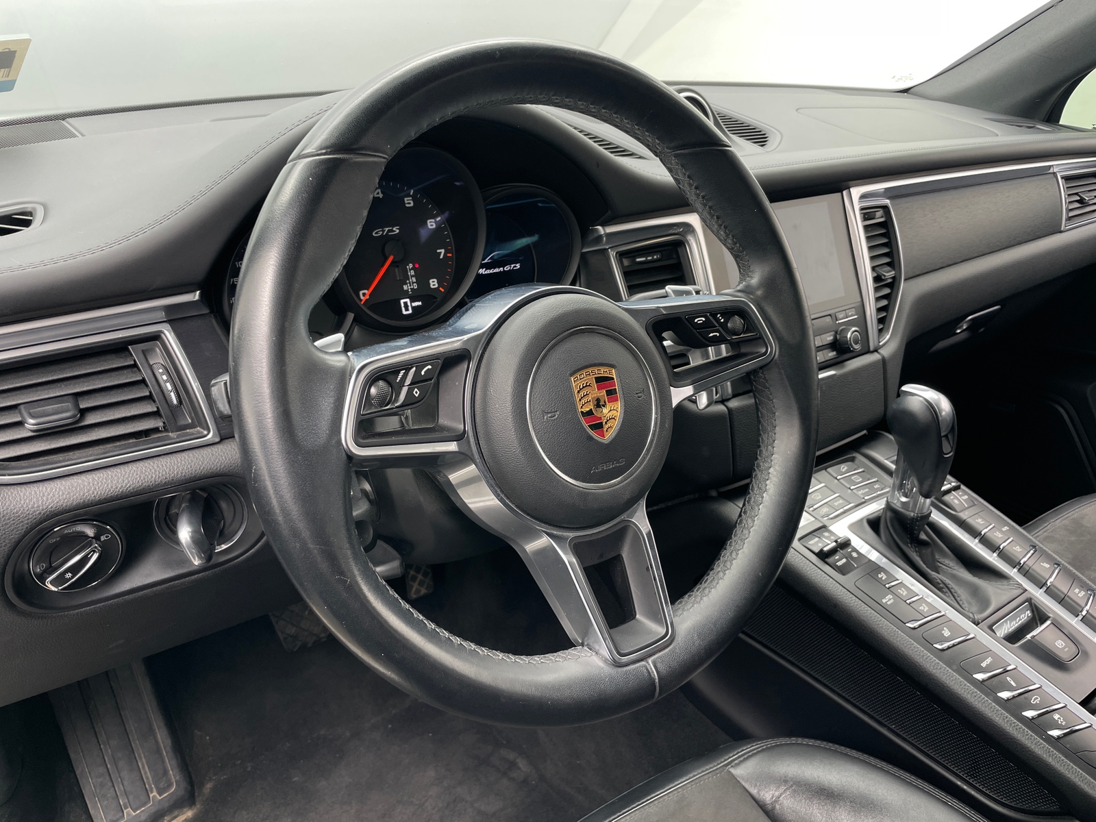 Thumbnail: 2017 Porsche Macan - 4