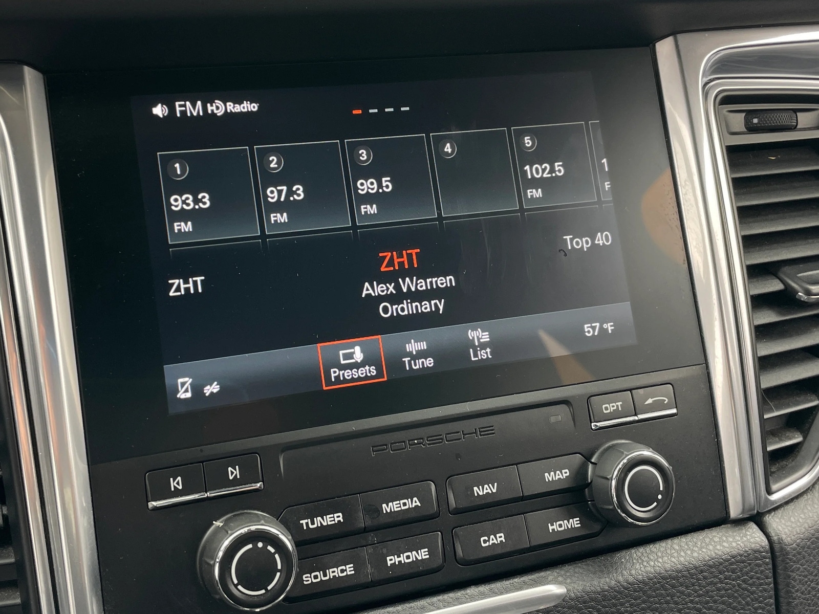 Thumbnail: 2017 Porsche Macan - 3