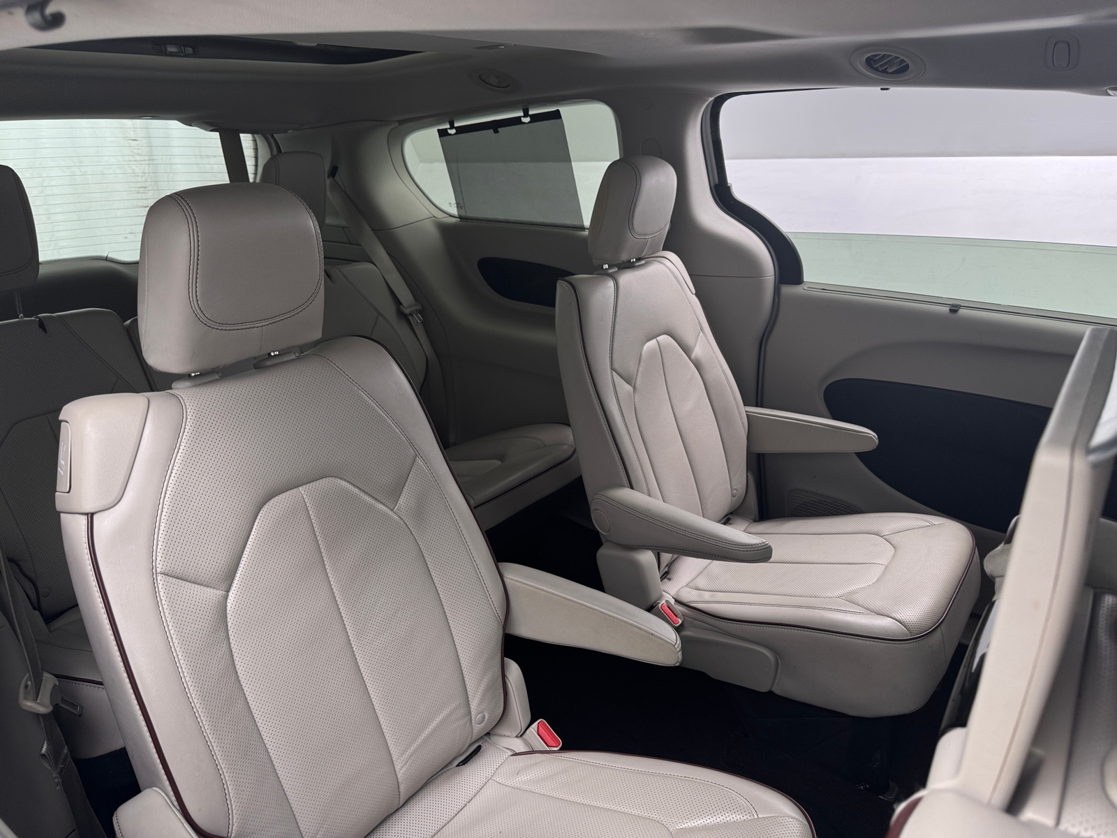 Thumbnail: 2018 Chrysler Pacifica - 5