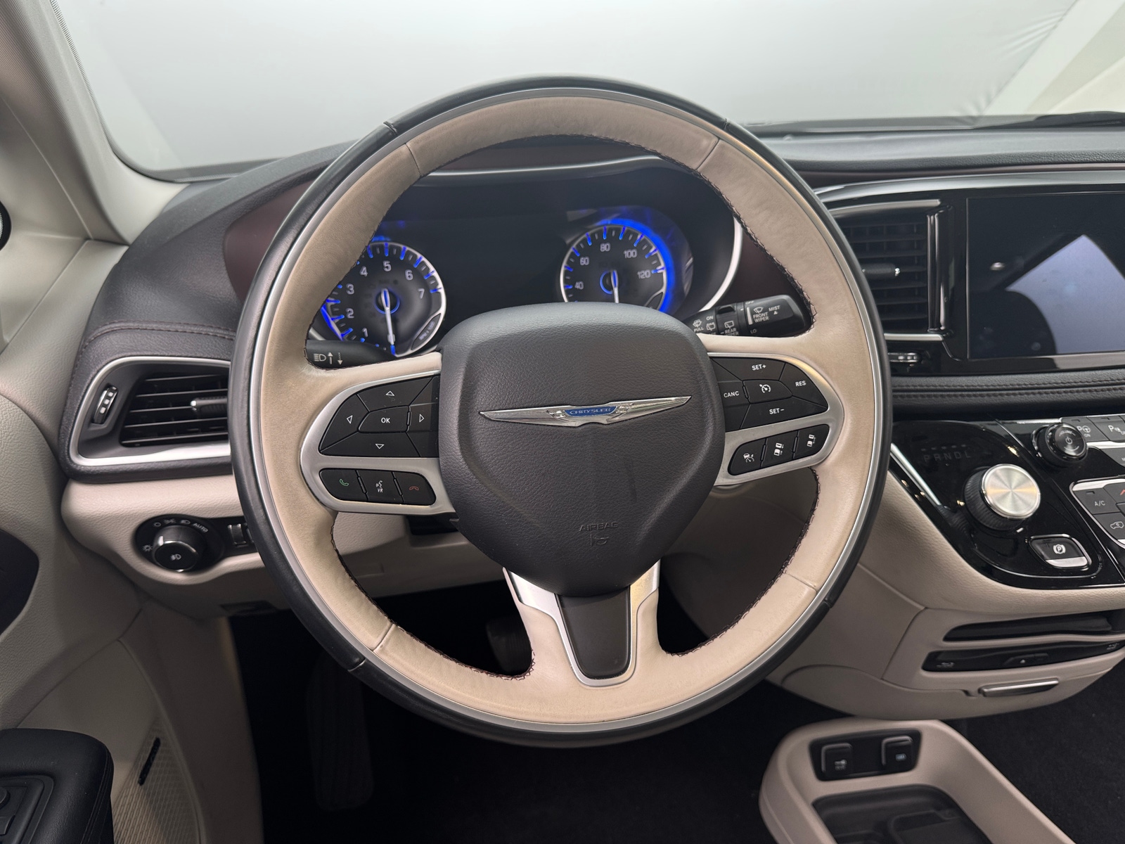 Thumbnail: 2018 Chrysler Pacifica - 4