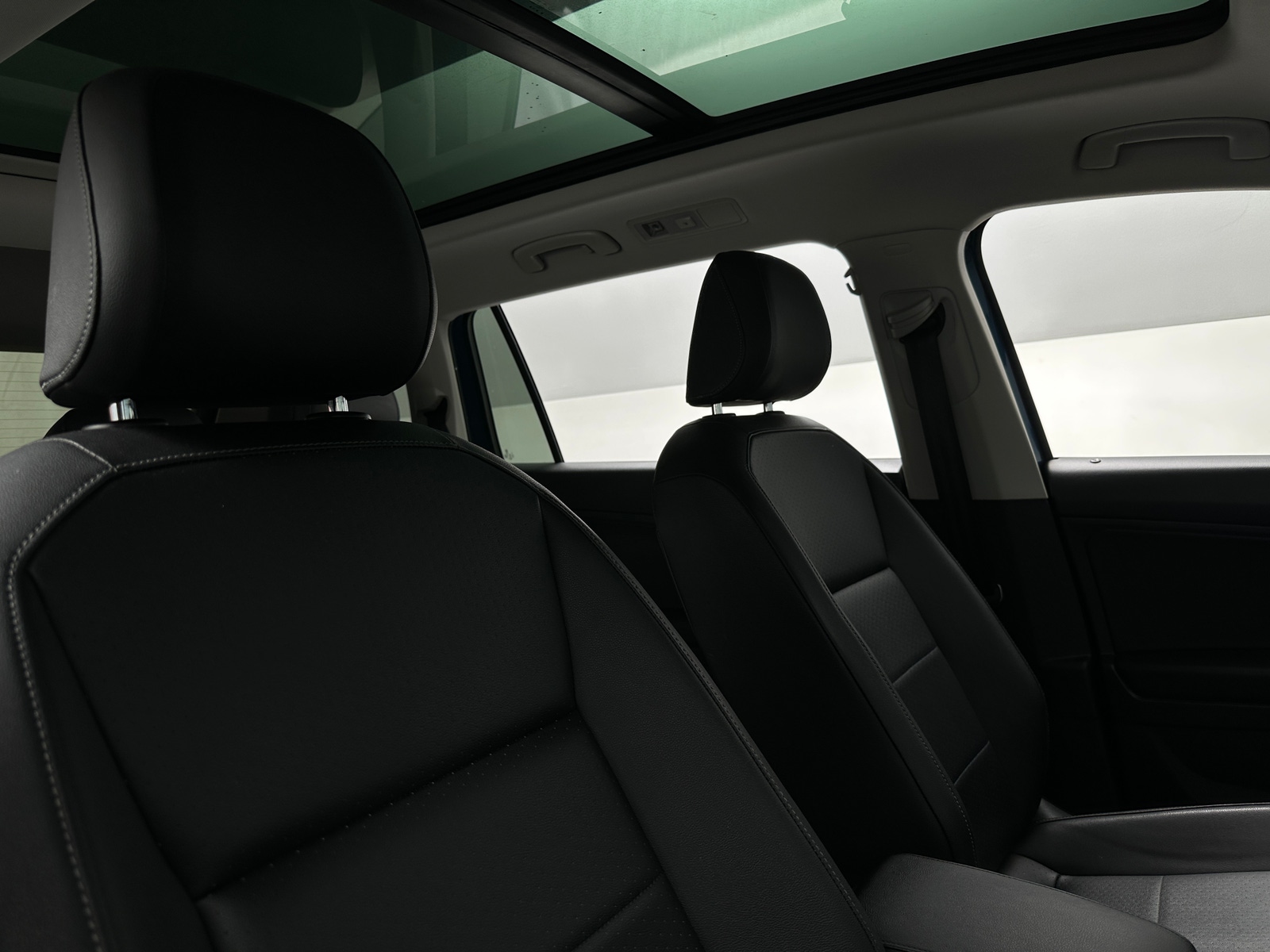 Thumbnail: 2020 Volkswagen Tiguan - 2