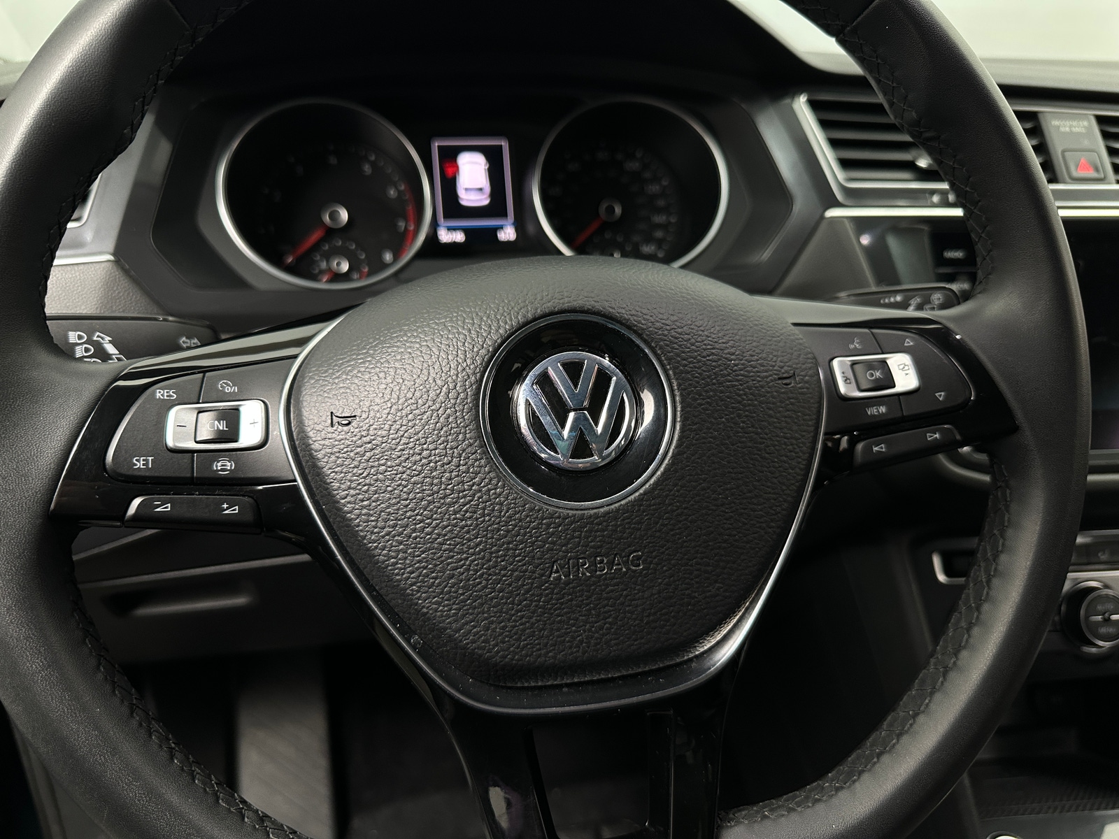 Thumbnail: 2020 Volkswagen Tiguan - 5