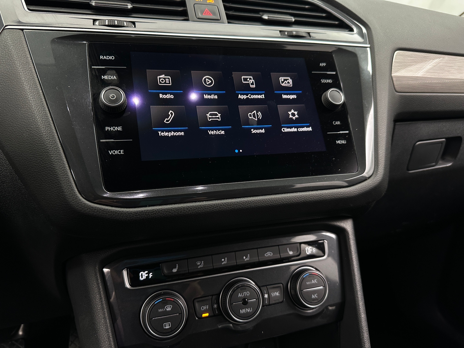 Thumbnail: 2020 Volkswagen Tiguan - 4