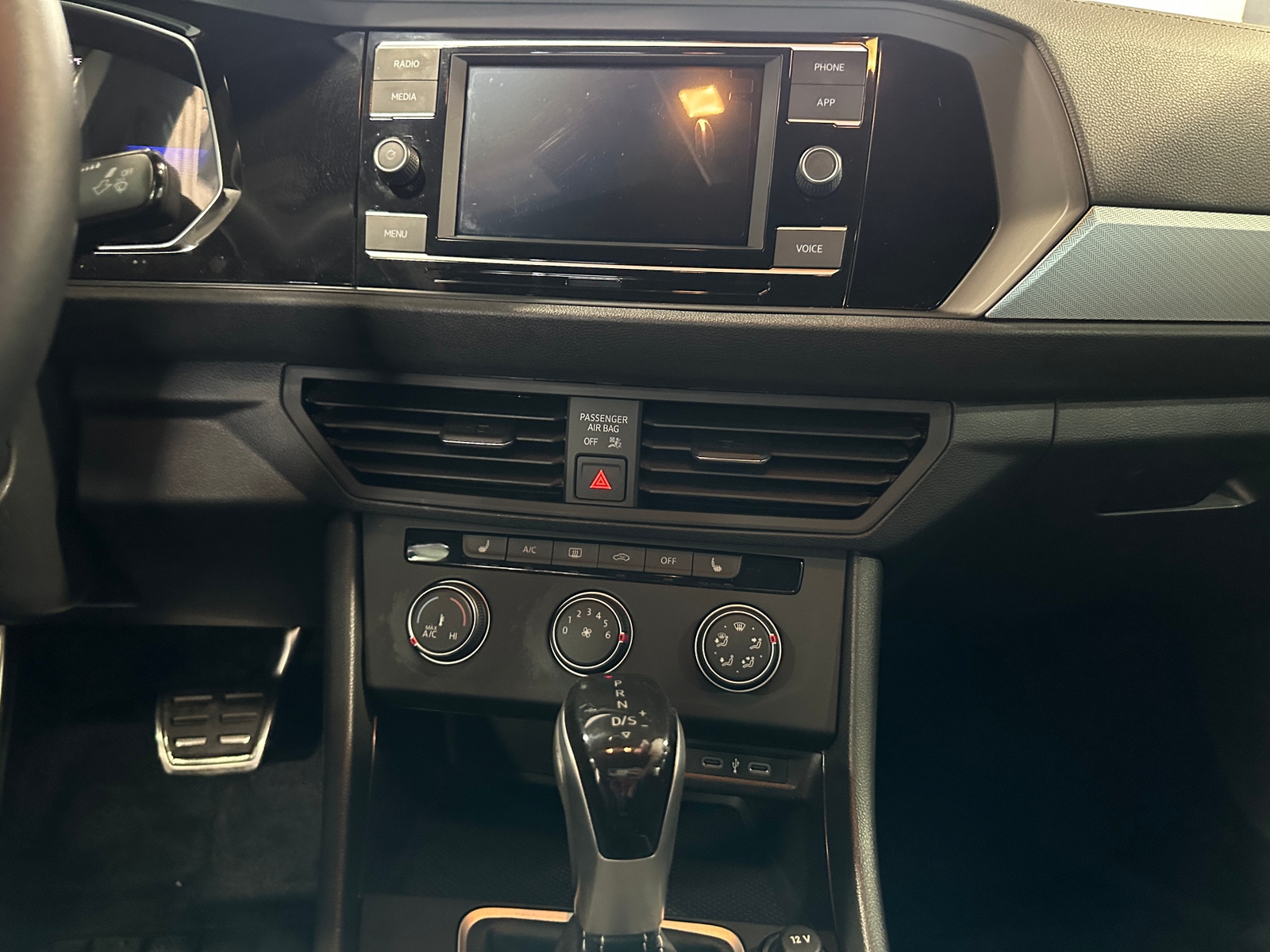 Thumbnail: 2024 Volkswagen Jetta - 4