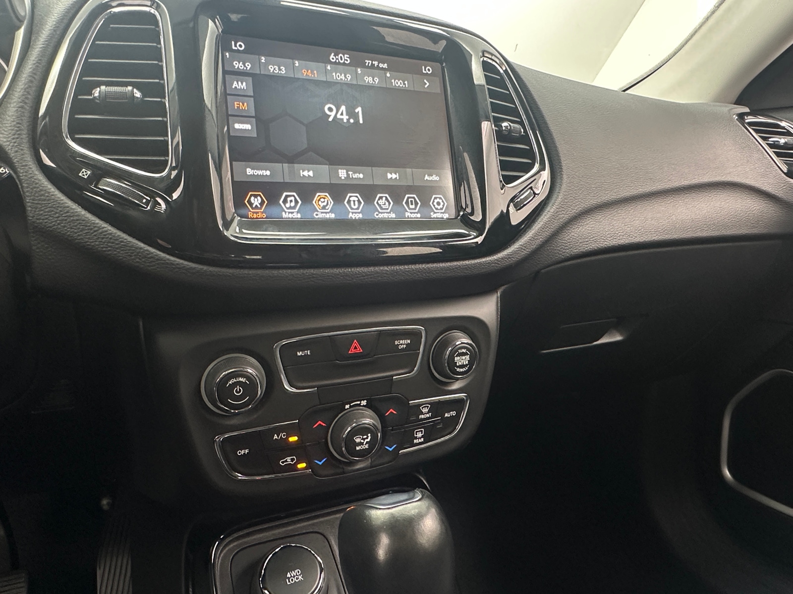 Thumbnail: 2020 Jeep Compass - 3