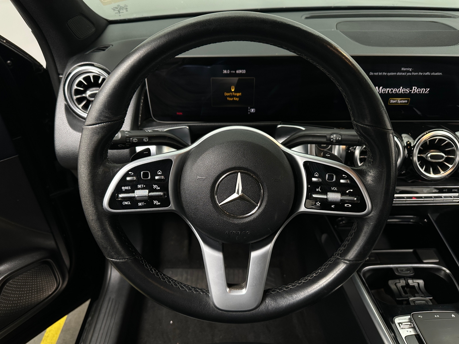 Thumbnail: 2020 Mercedes-Benz GLB - 4