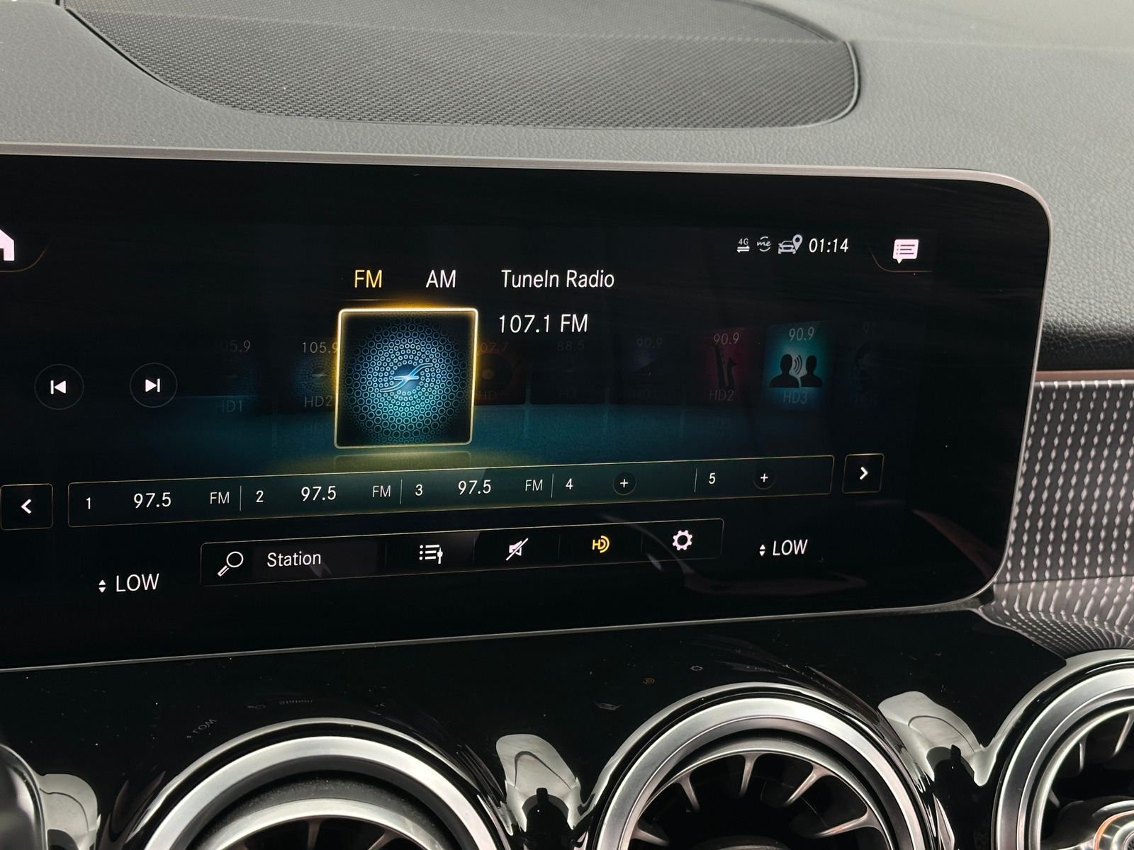 Thumbnail: 2020 Mercedes-Benz GLB - 3