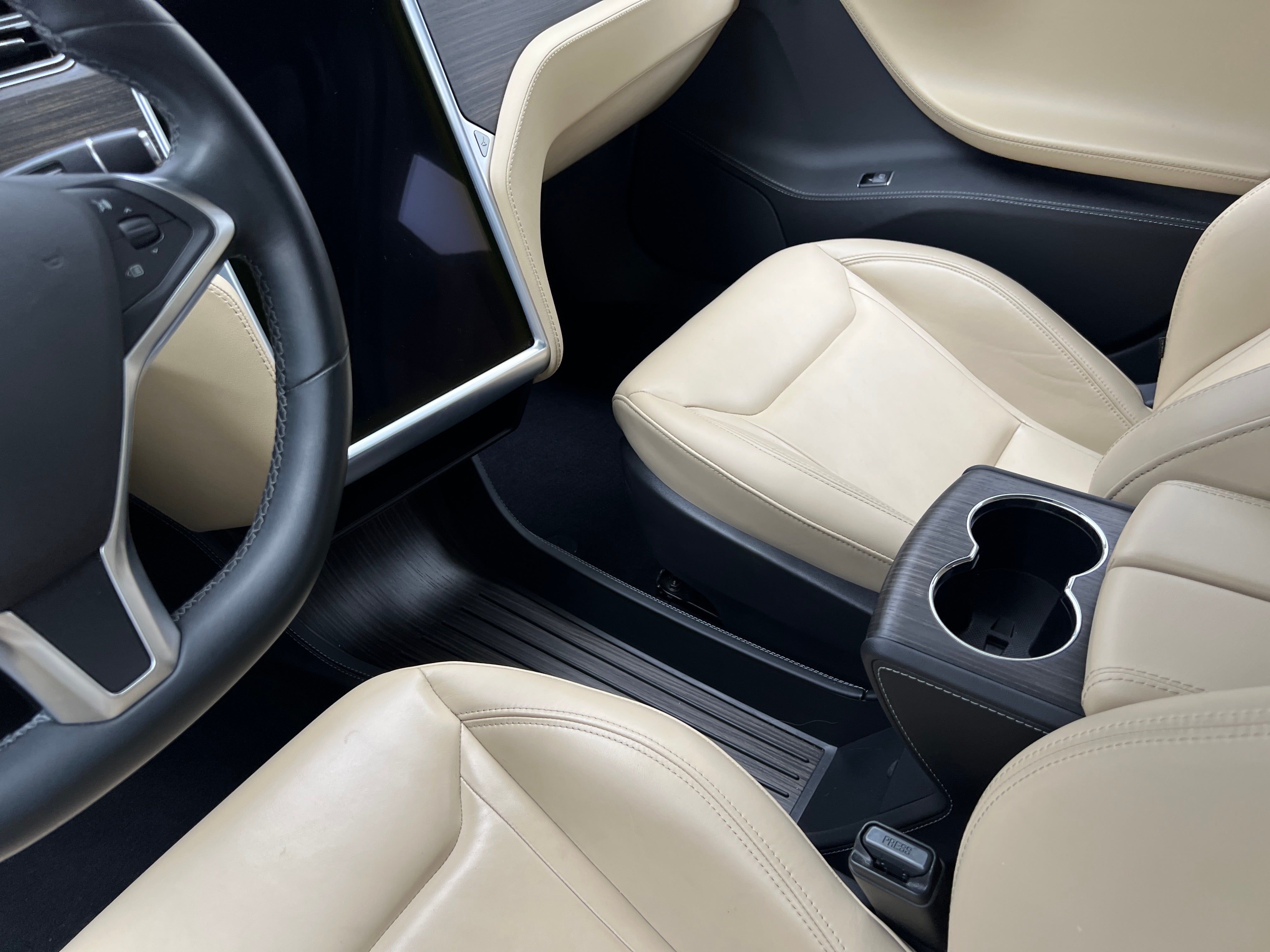 Used 2014 Tesla Model S S with VIN 5YJSA1H24EFP68459 for sale in Oak Creek, WI