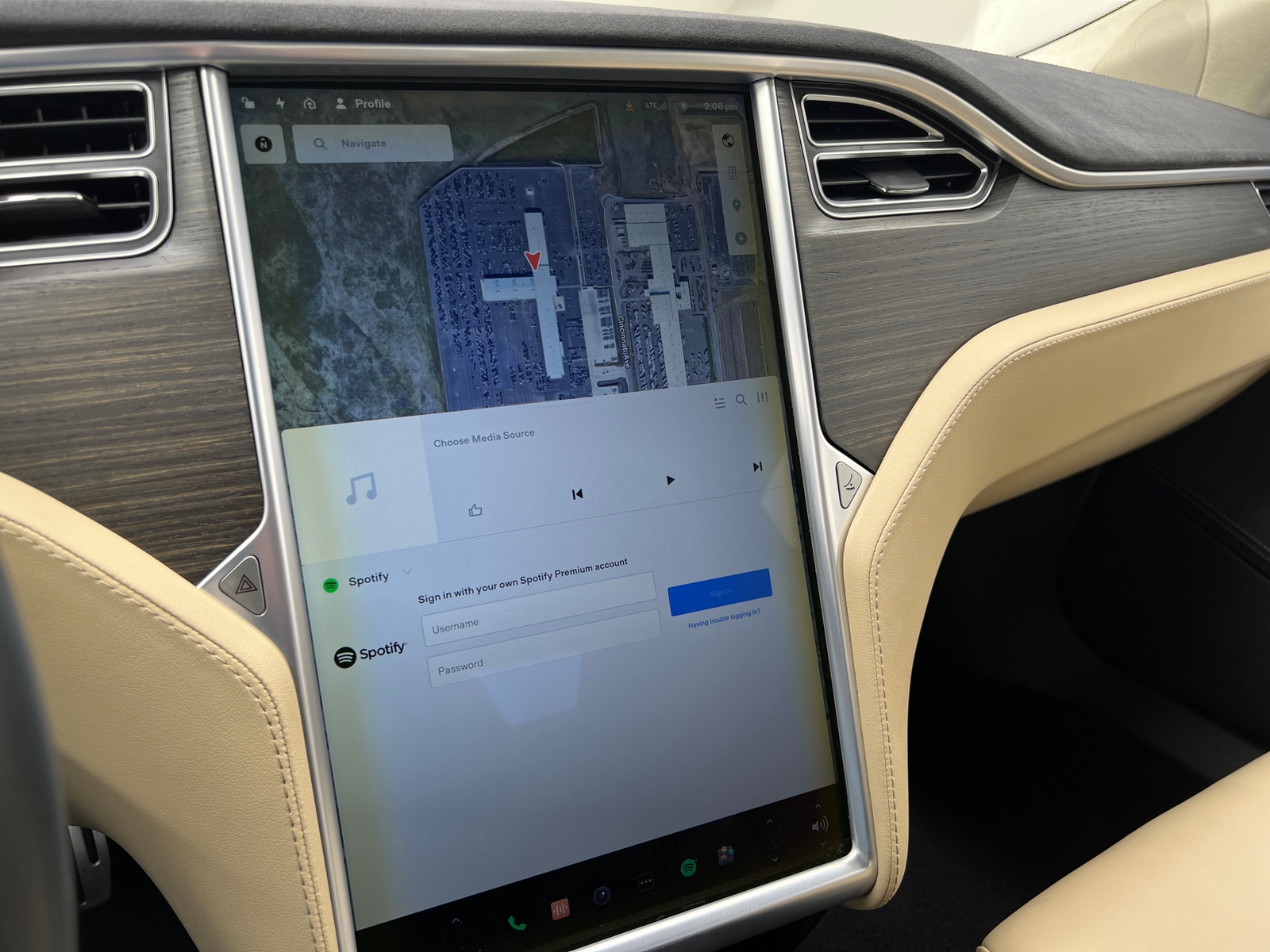 Thumbnail: 2014 Tesla Model S - 3