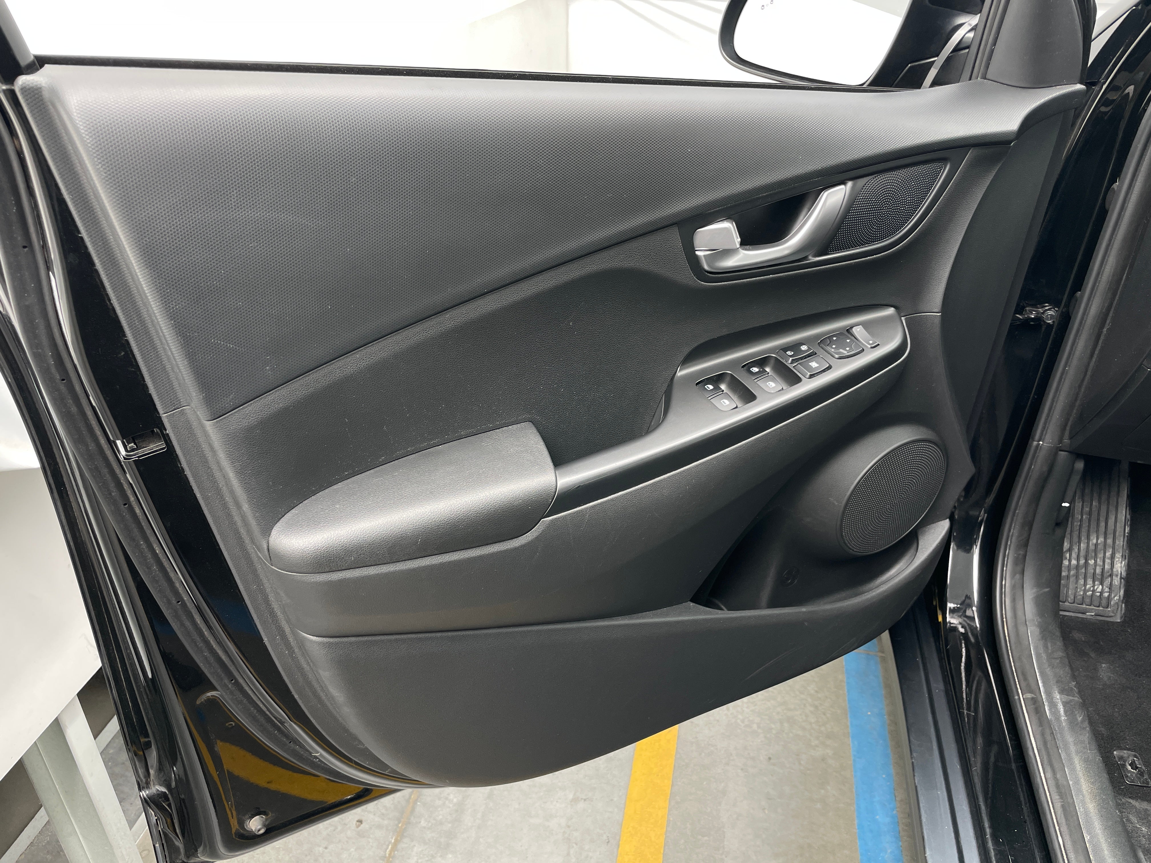 Used 2022 Hyundai Kona EV SEL with VIN KM8K33AG5NU158861 for sale in Auburn, WA