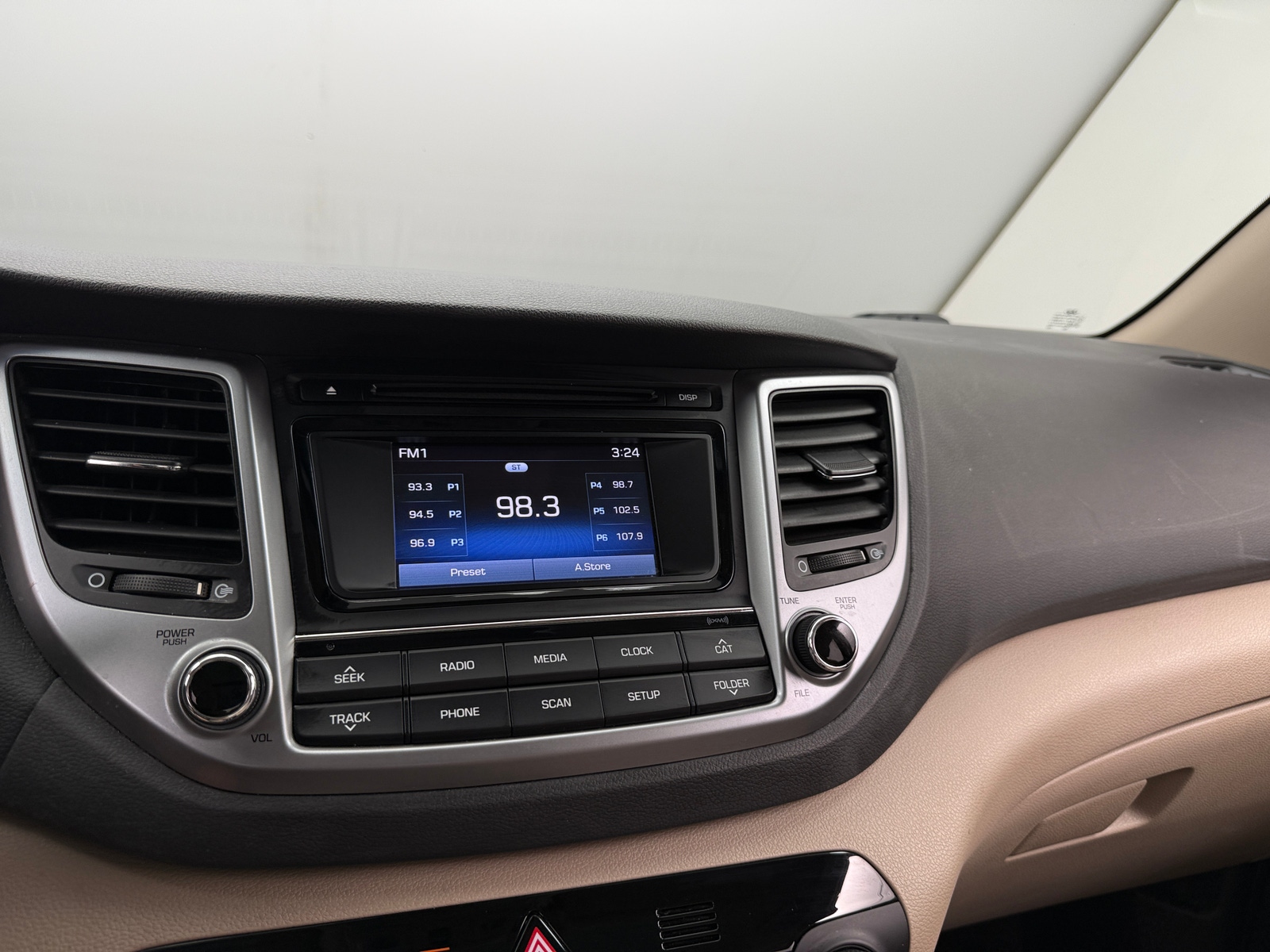 Thumbnail: 2017 Hyundai Tucson - 4