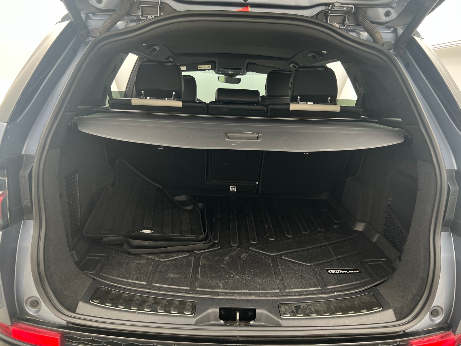 Thumbnail: 2023 Land Rover Discovery Sport - 6