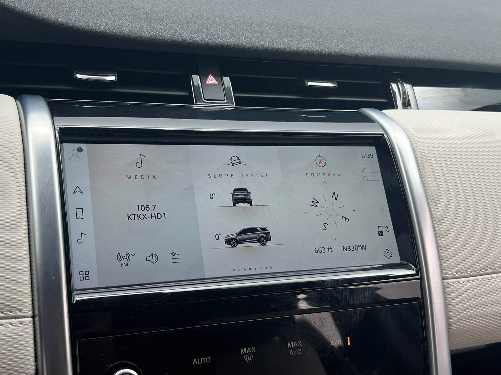 Thumbnail: 2023 Land Rover Discovery Sport - 3