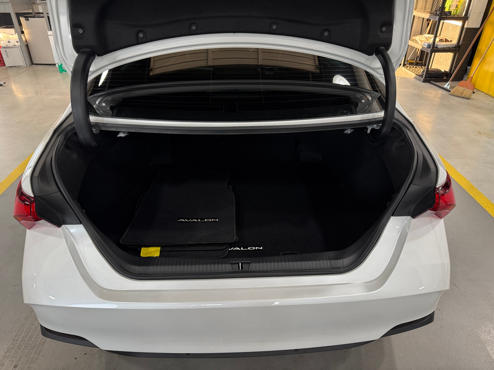 Thumbnail: 2021 Toyota Avalon - 6