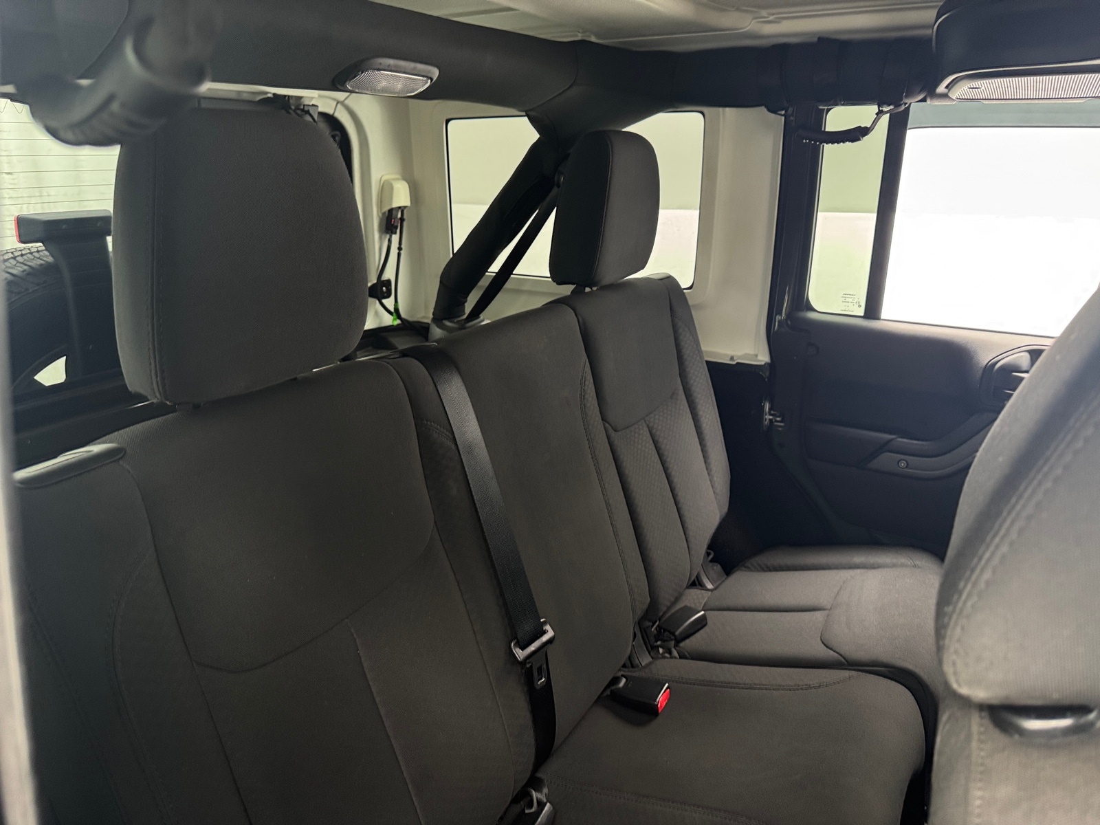 Thumbnail: 2016 Jeep Wrangler - 6