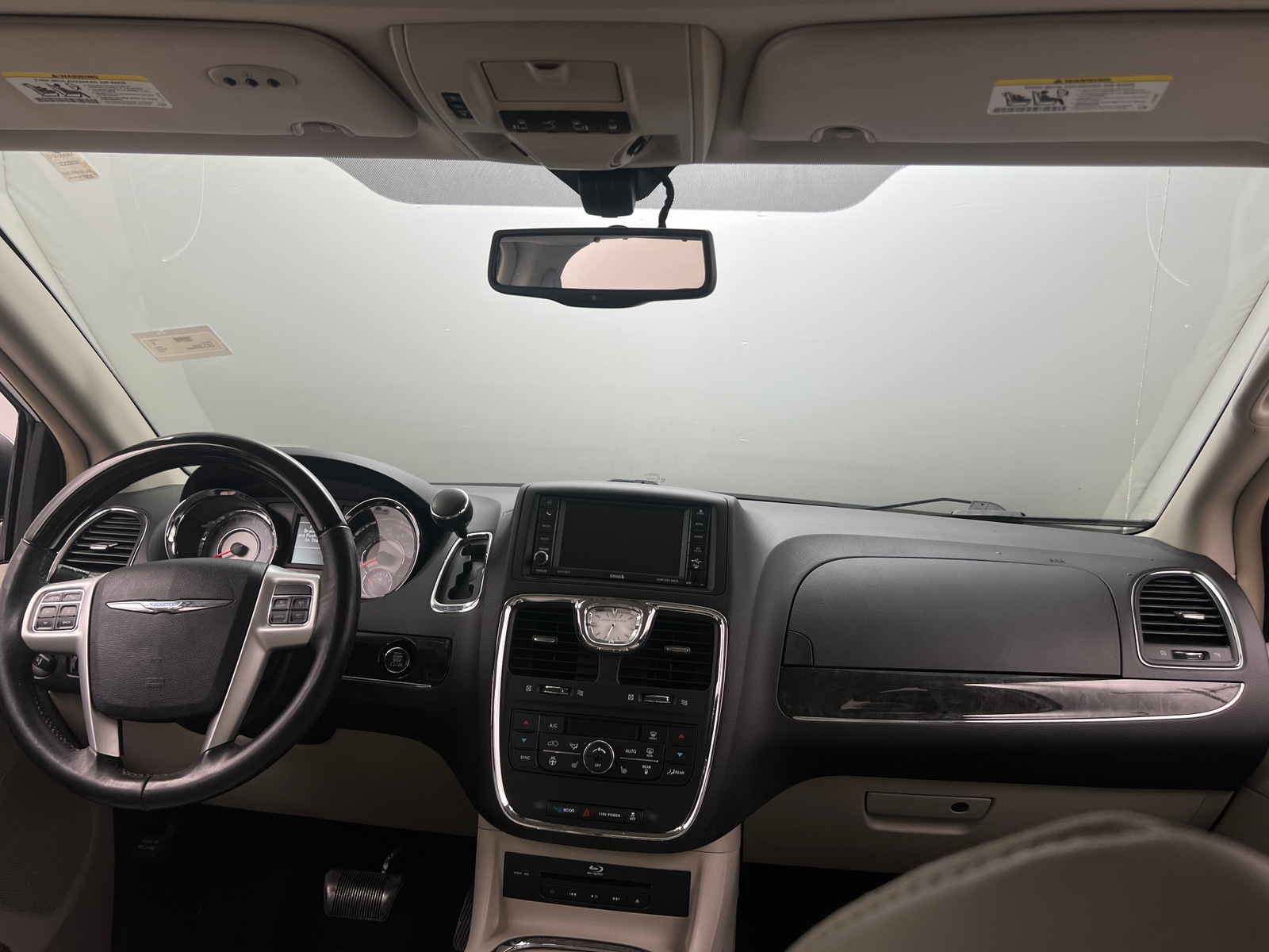 Thumbnail: 2016 Chrysler Town & Country - 2