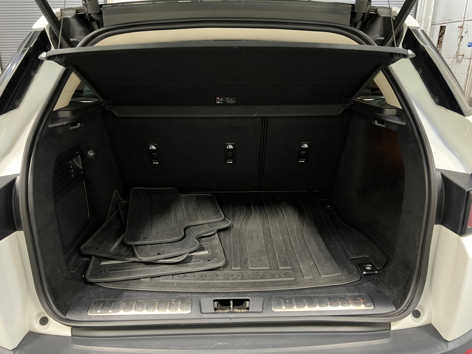 Thumbnail: 2018 Land Rover Range Rover Evoque - 6