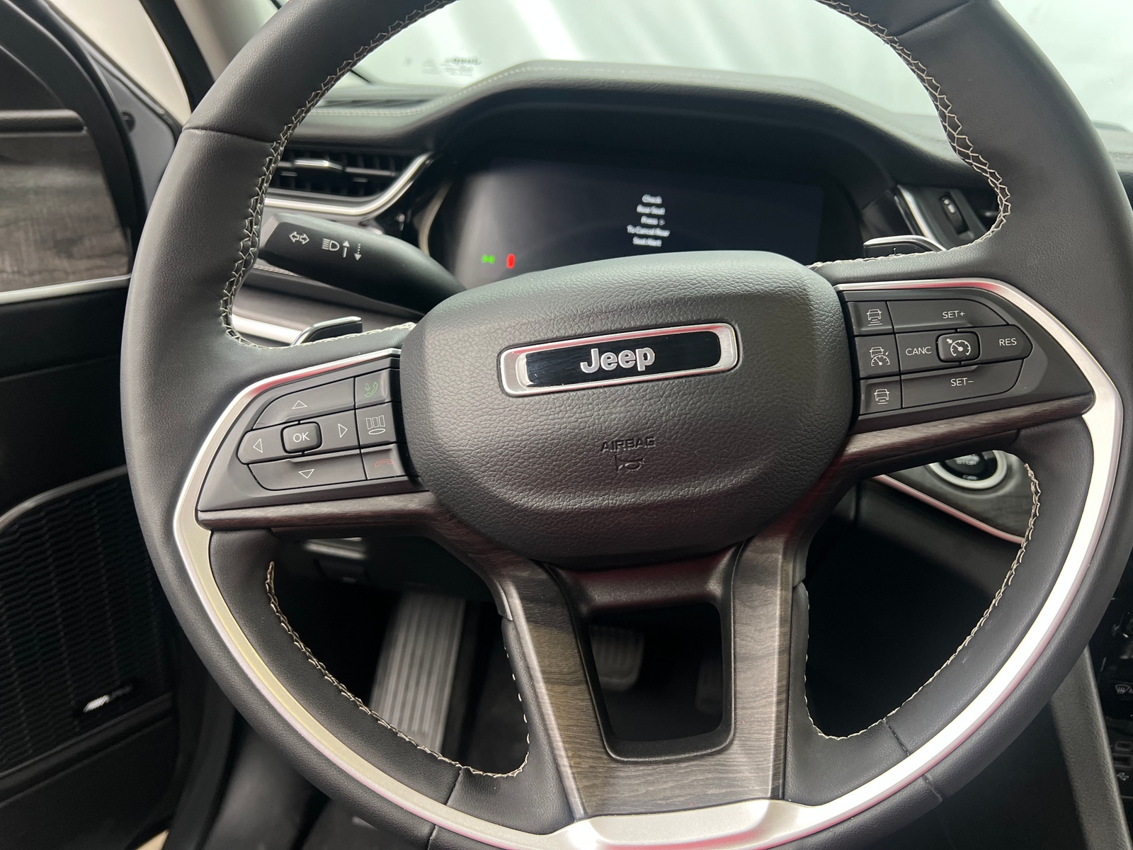 Thumbnail: 2023 Jeep Grand Cherokee - 4