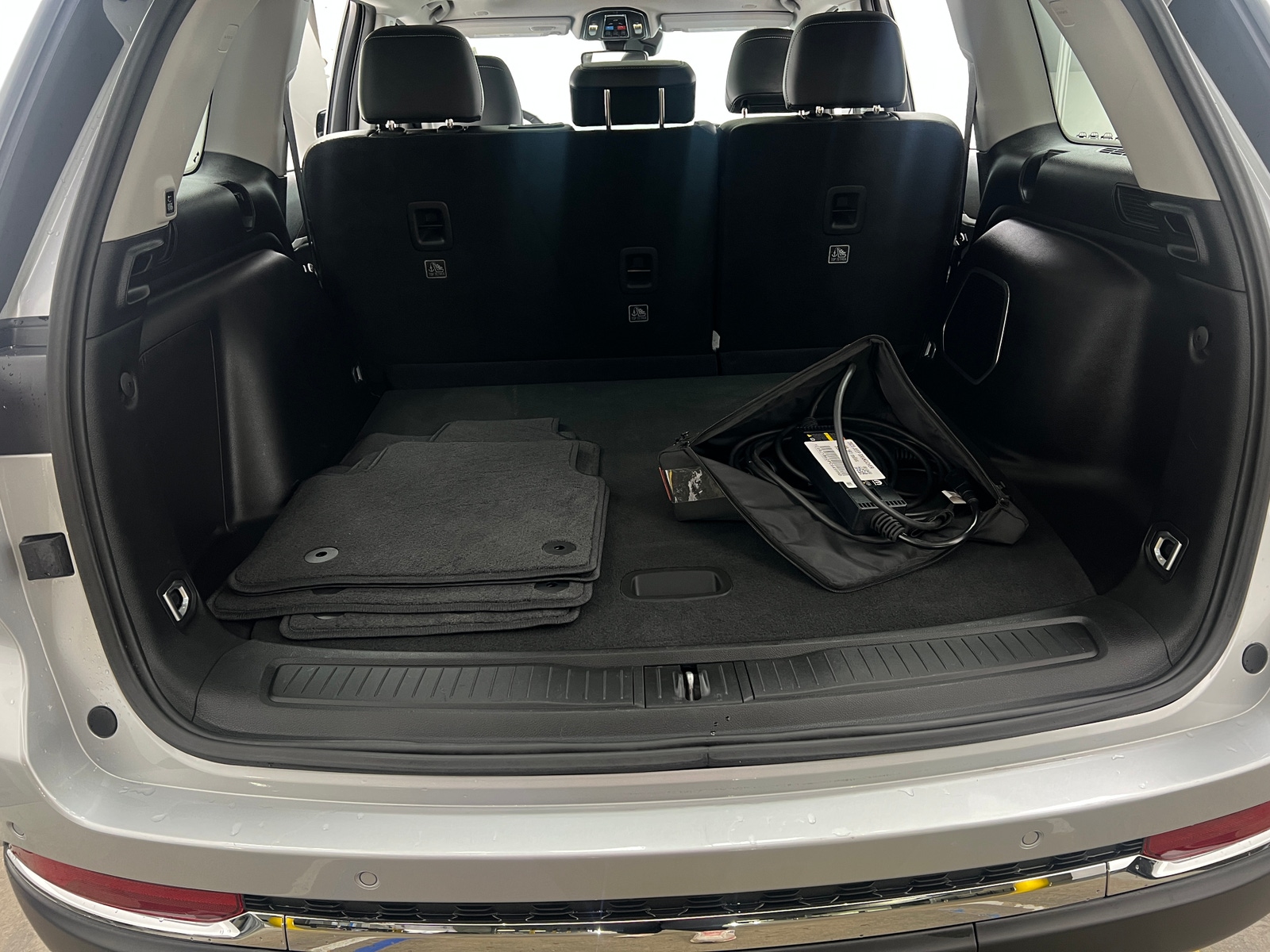 Thumbnail: 2023 Jeep Grand Cherokee - 6