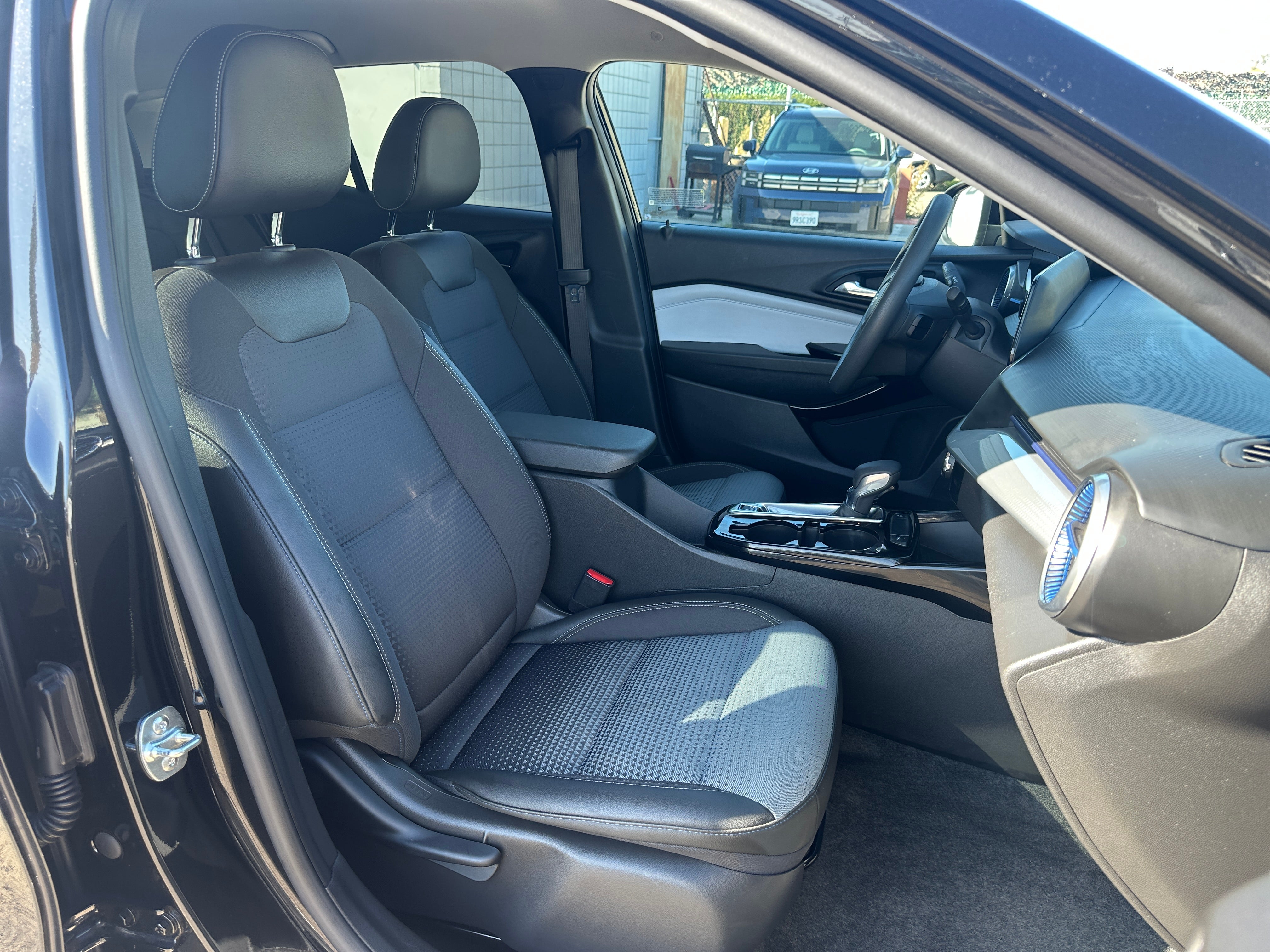 Thumbnail: 2025 Chevrolet Trax - 2