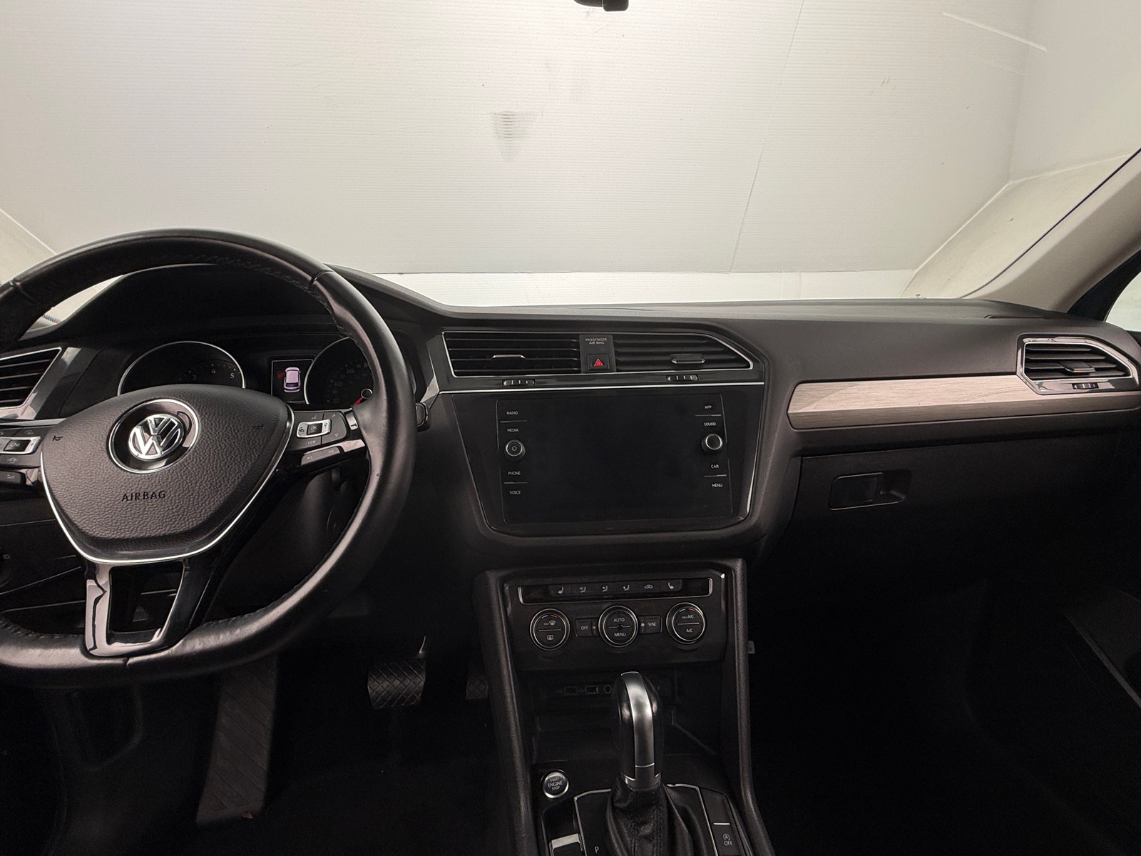 Thumbnail: 2019 Volkswagen Tiguan - 2