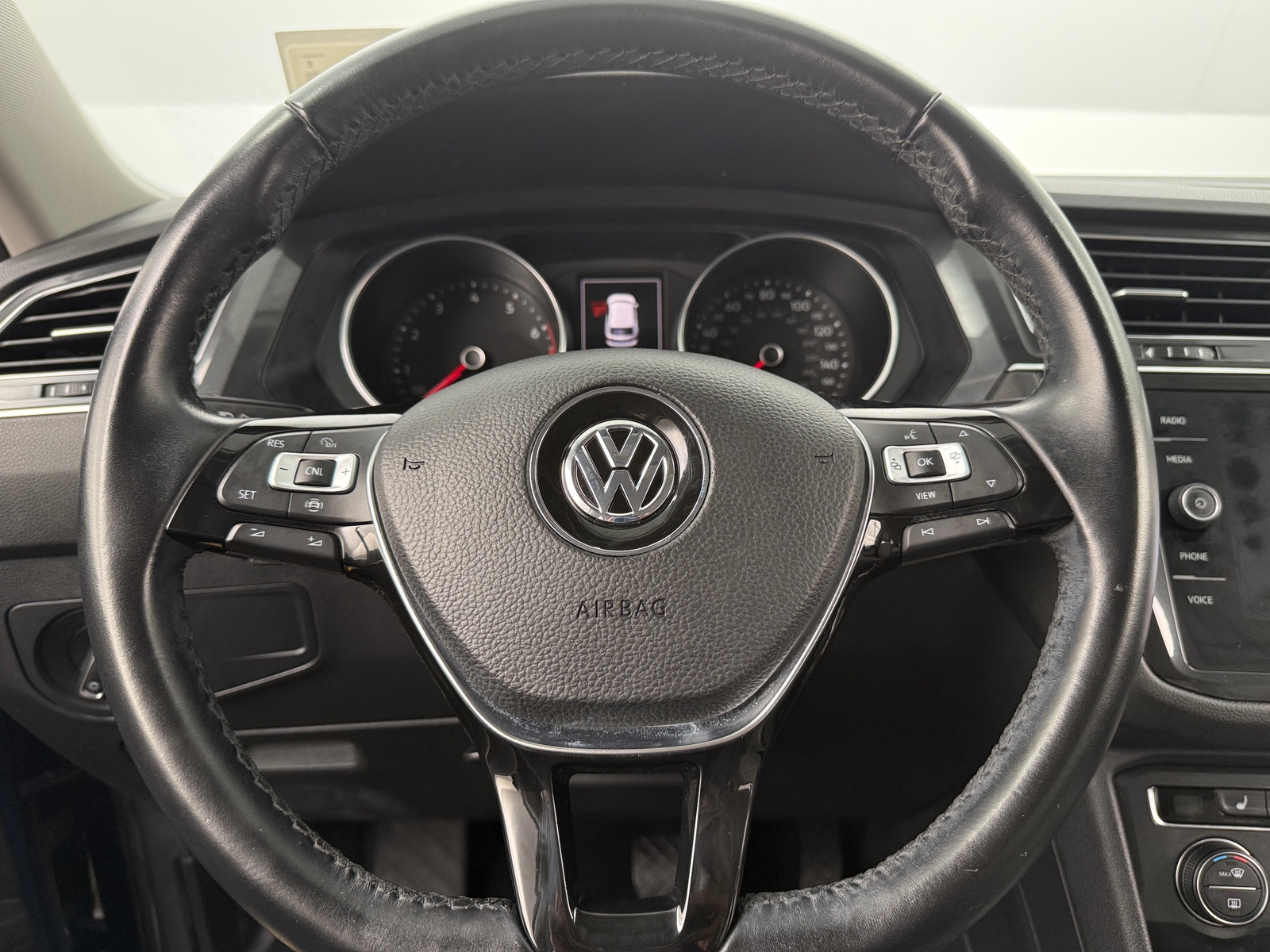 Thumbnail: 2019 Volkswagen Tiguan - 4