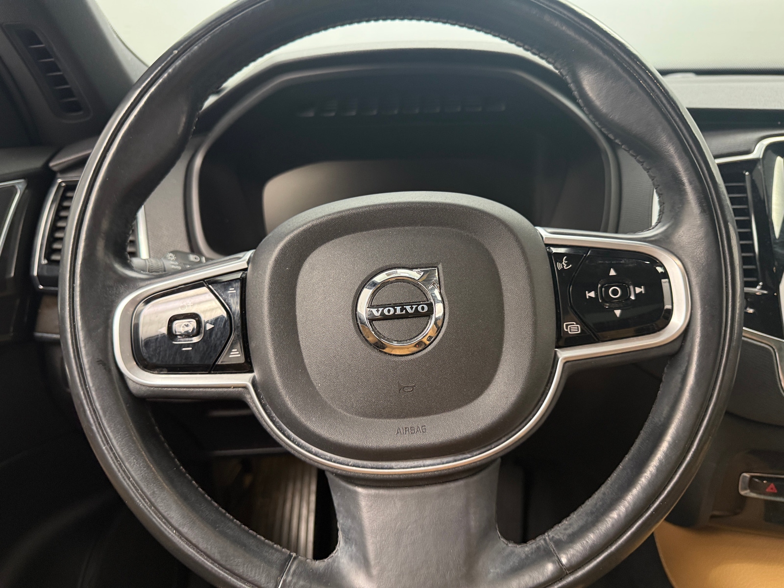 Thumbnail: 2018 Volvo XC90 - 4