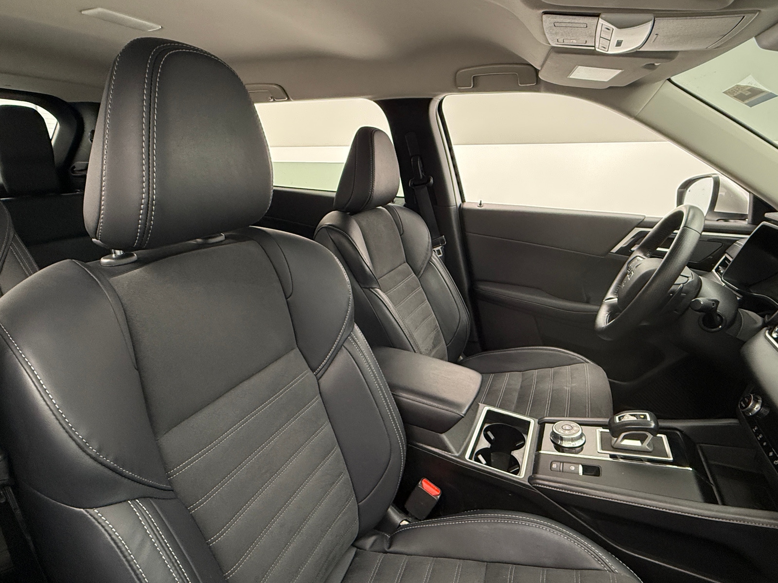 Thumbnail: 2024 Mitsubishi Outlander - 2