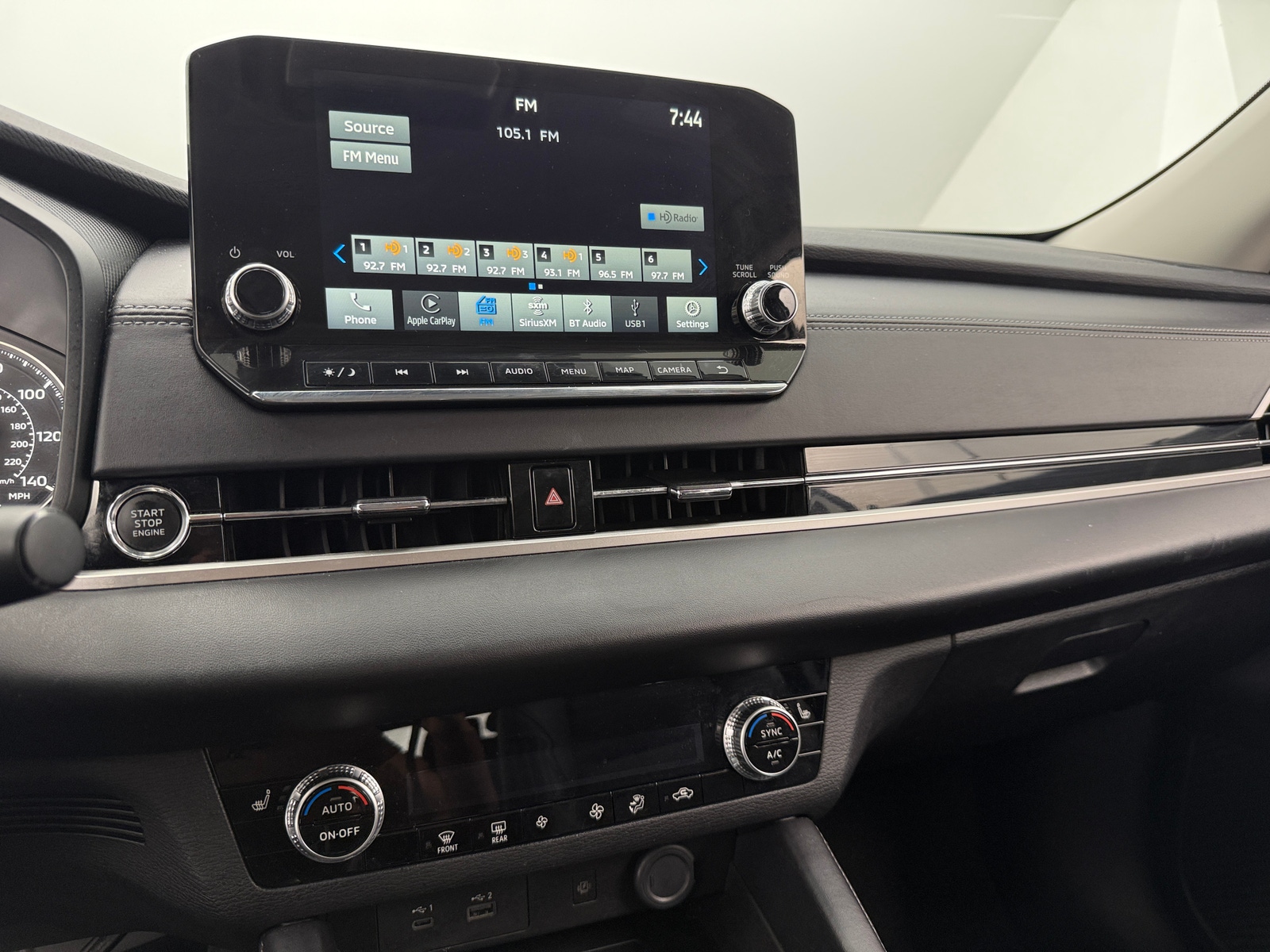 Thumbnail: 2024 Mitsubishi Outlander - 4