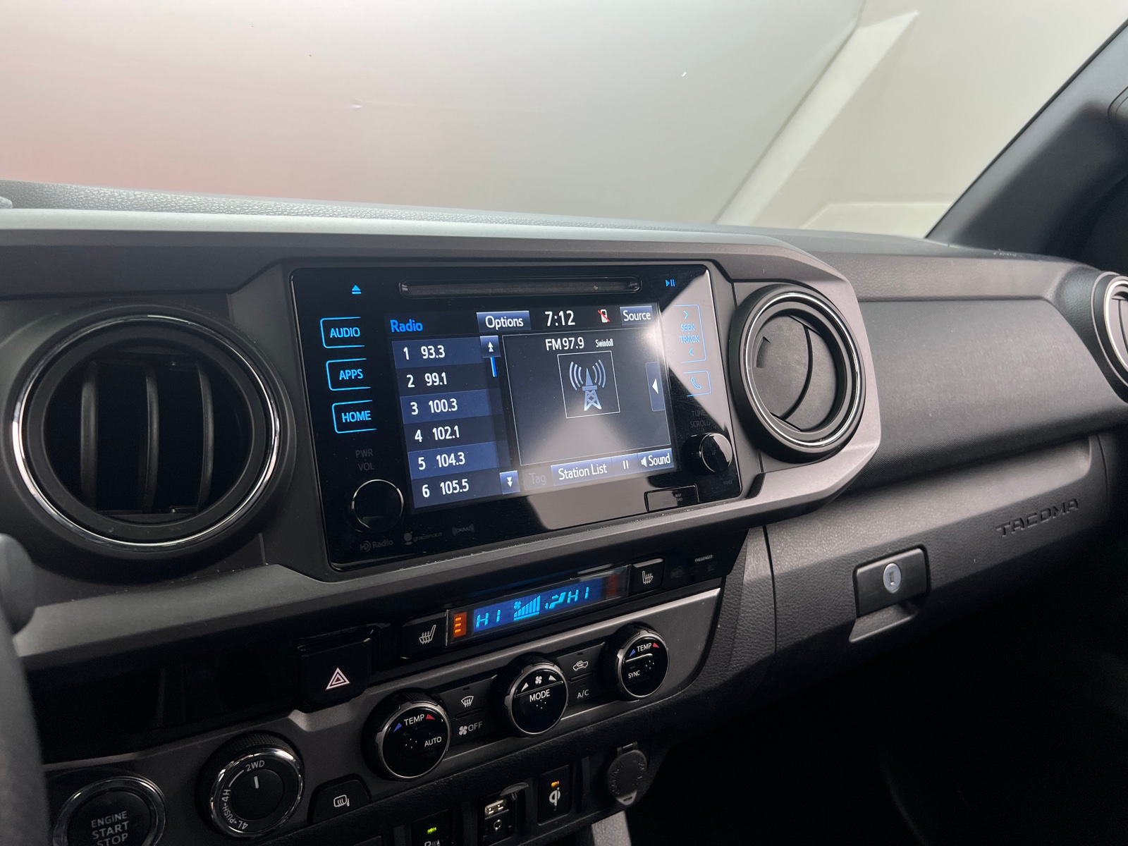 Thumbnail: 2016 Toyota Tacoma - 4