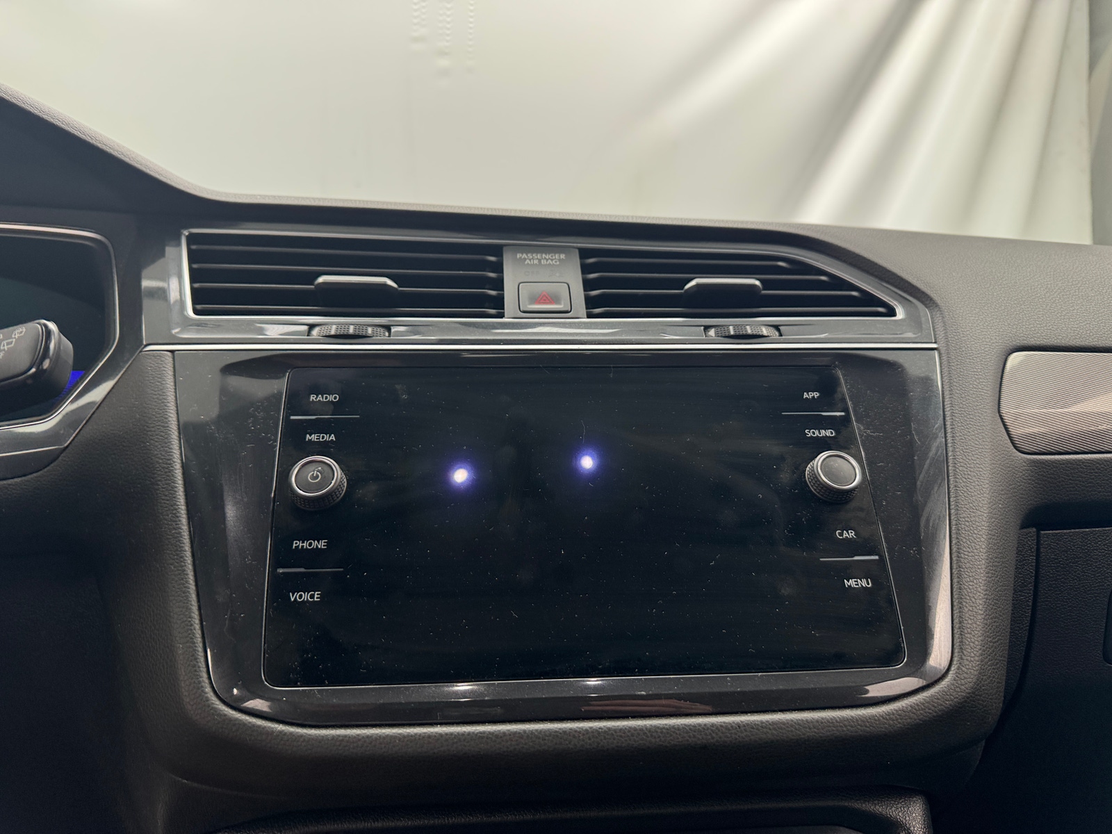 Thumbnail: 2022 Volkswagen Tiguan - 3