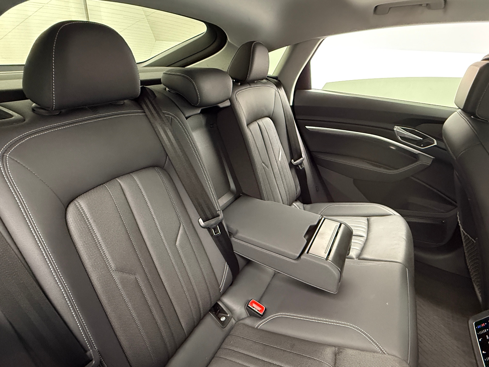 Thumbnail: 2020 Audi e-tron S - 5