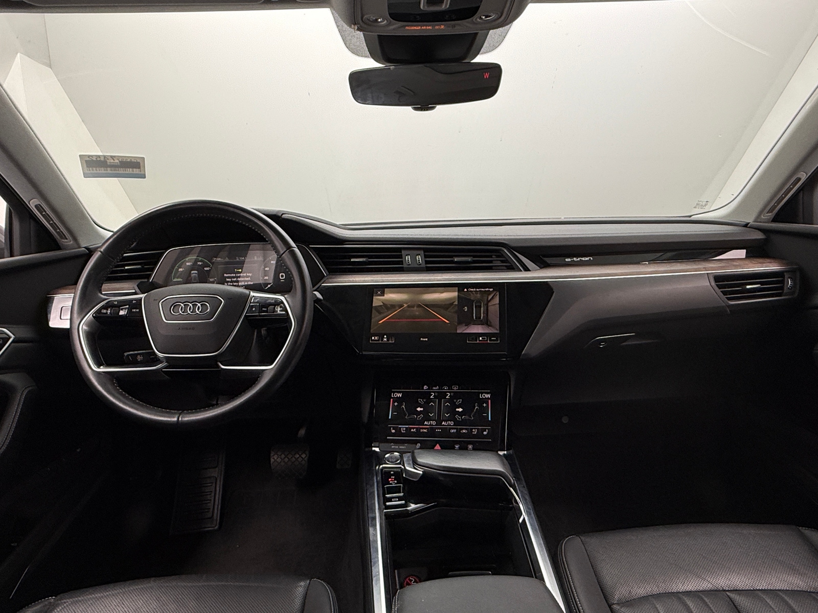 Thumbnail: 2020 Audi e-tron S - 2