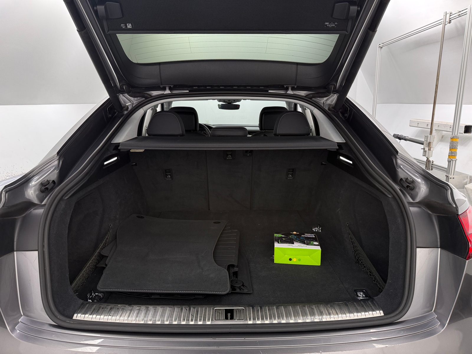 Thumbnail: 2020 Audi e-tron S - 6