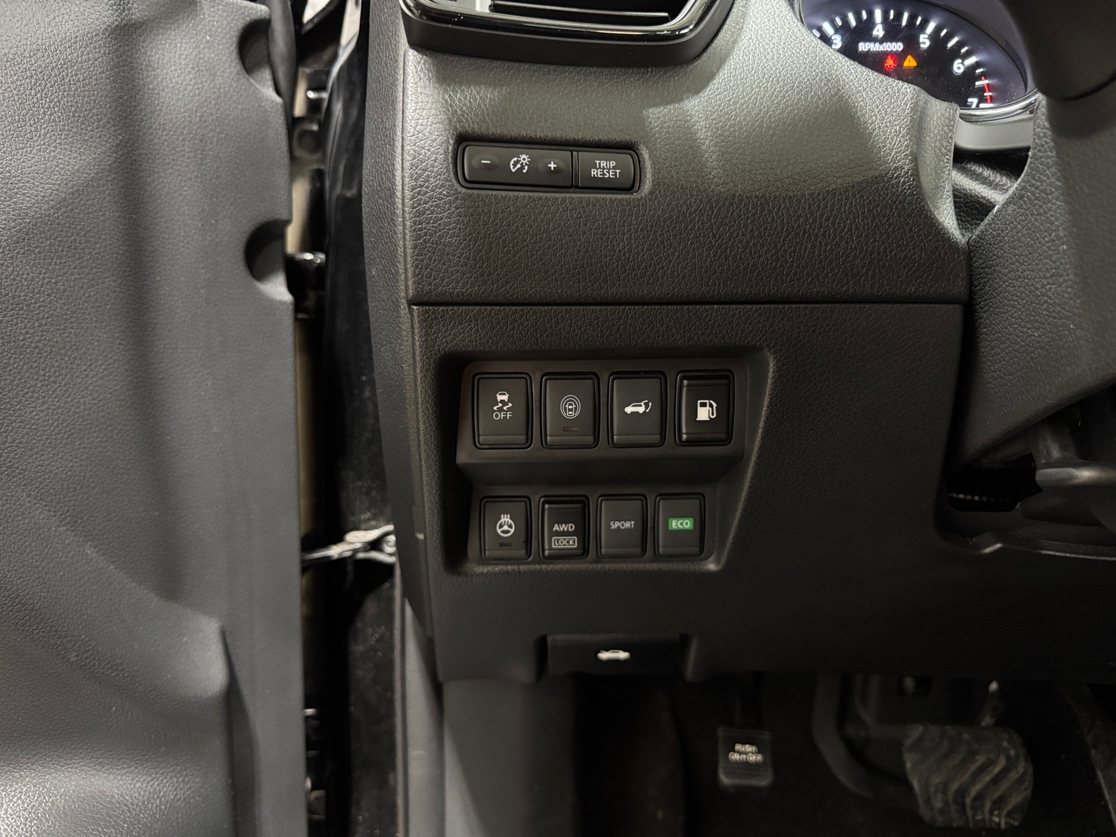 Thumbnail: 2018 Nissan Rogue - 4