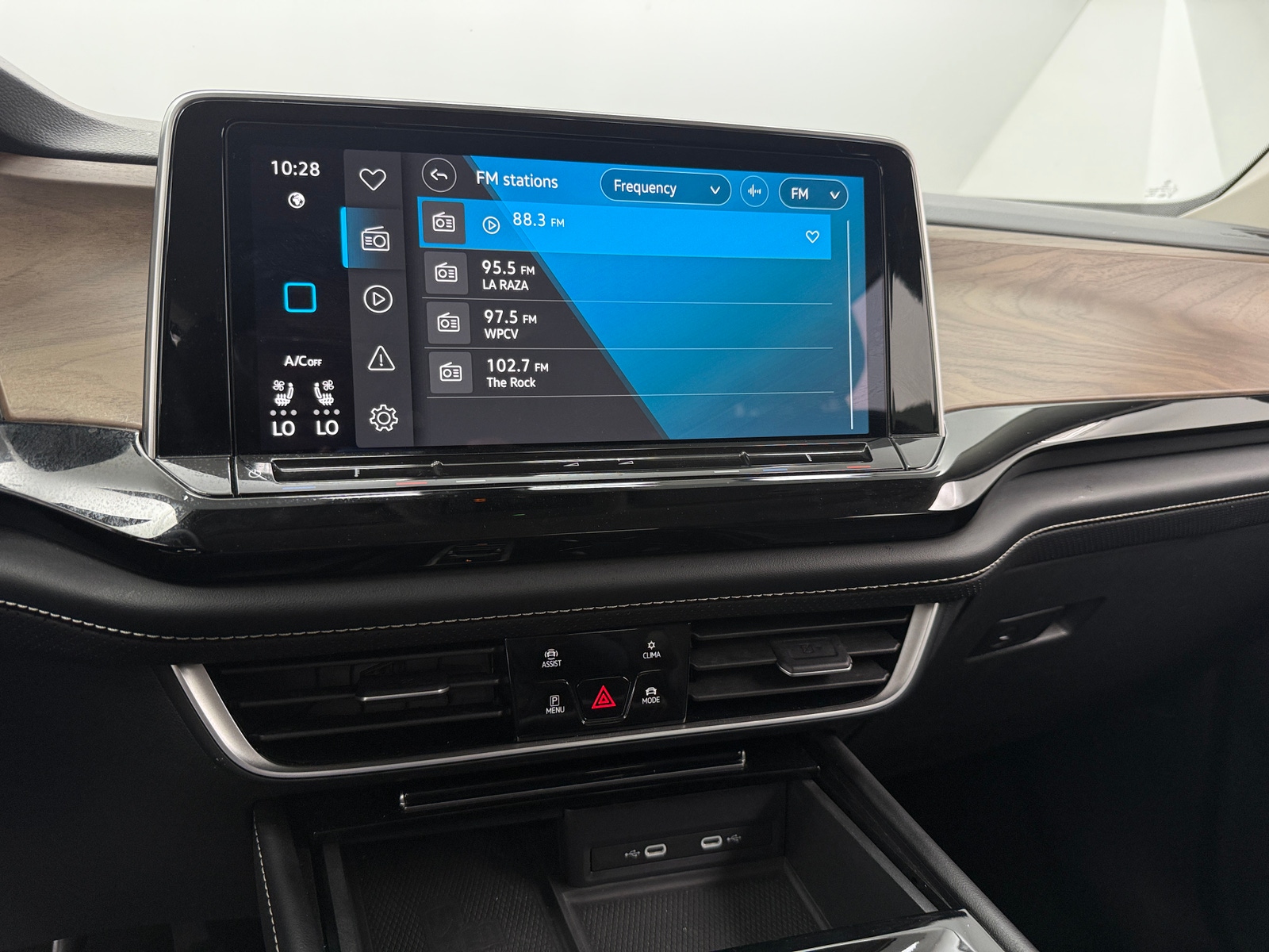 Thumbnail: 2024 Volkswagen Atlas - 3