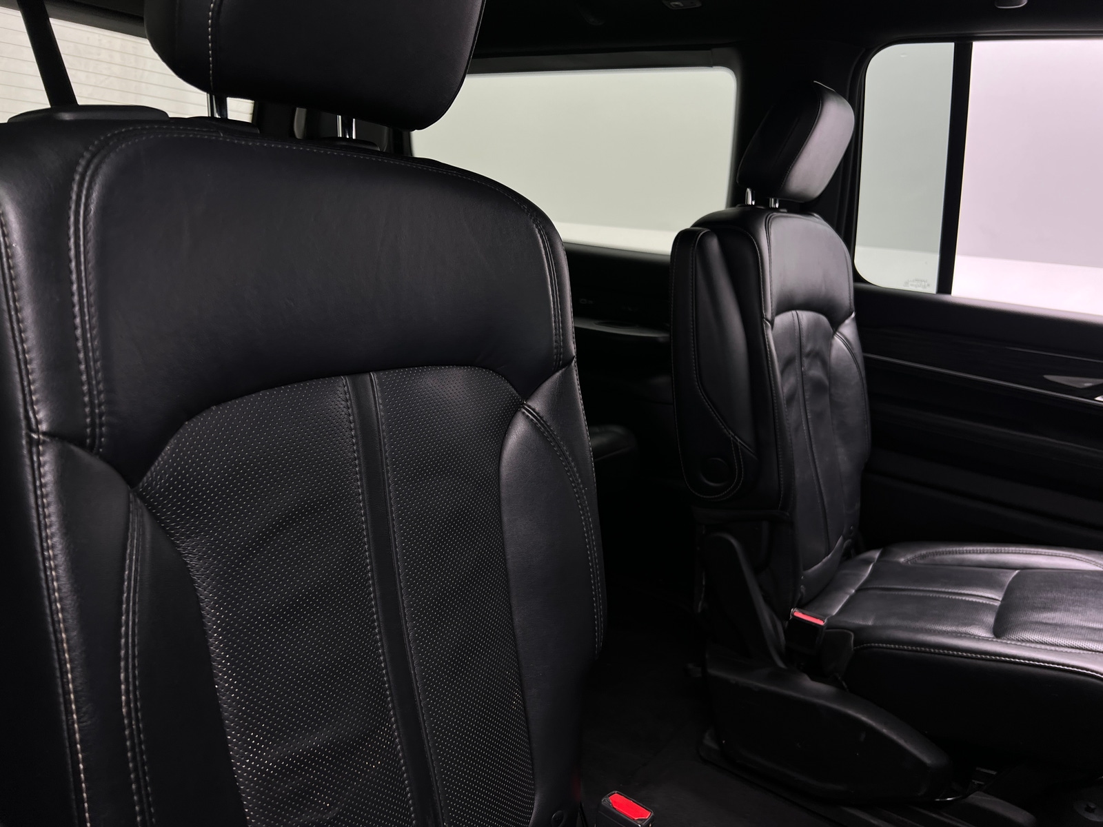 Thumbnail: 2022 Jeep Wagoneer - 5