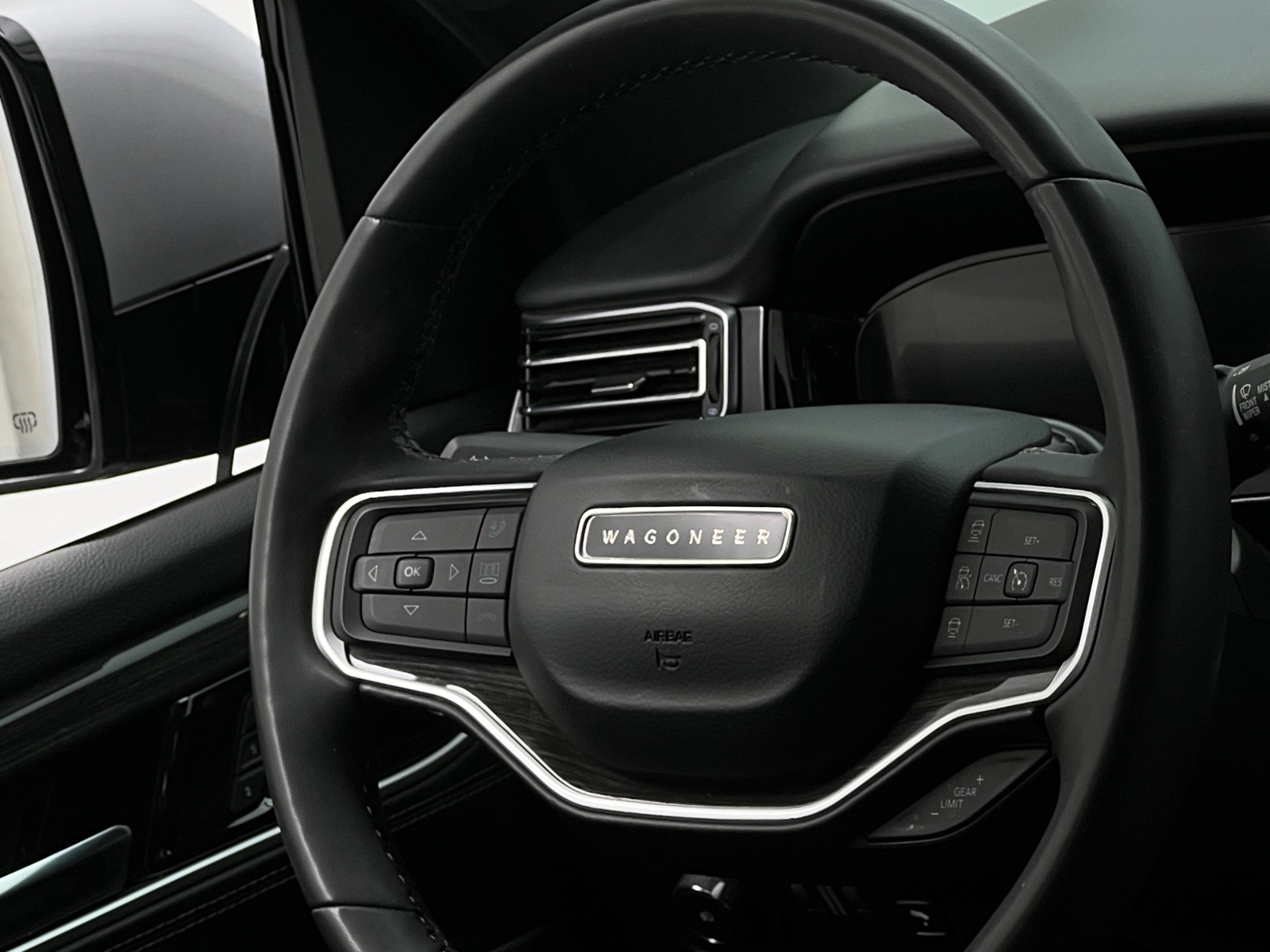 Thumbnail: 2022 Jeep Wagoneer - 4