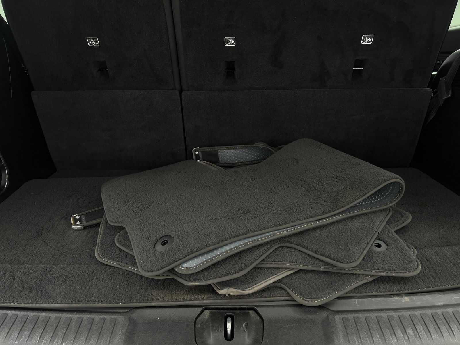 Thumbnail: 2022 Jeep Wagoneer - 6