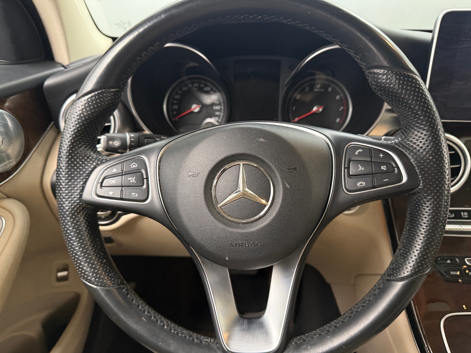 Thumbnail: 2017 Mercedes-Benz GLC - 4