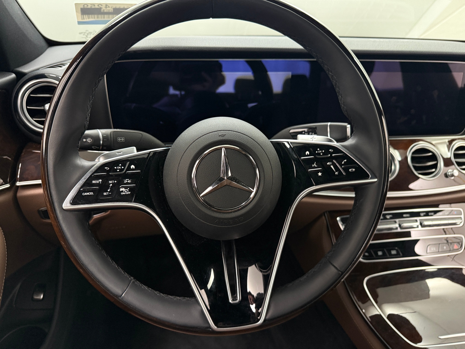 Thumbnail: 2022 Mercedes-Benz E-Class - 4