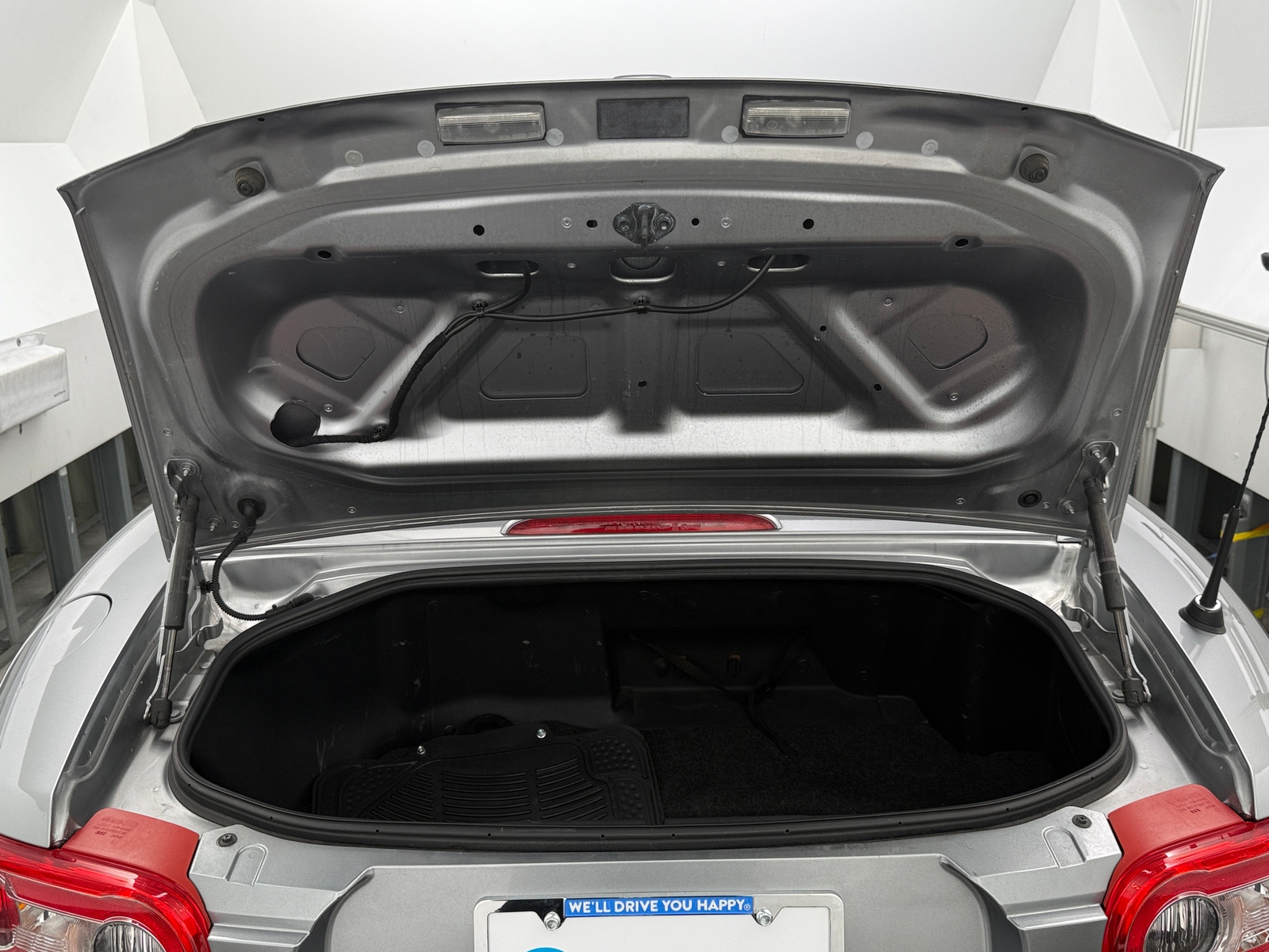 Thumbnail: 2015 Mazda MX-5 Miata - 6