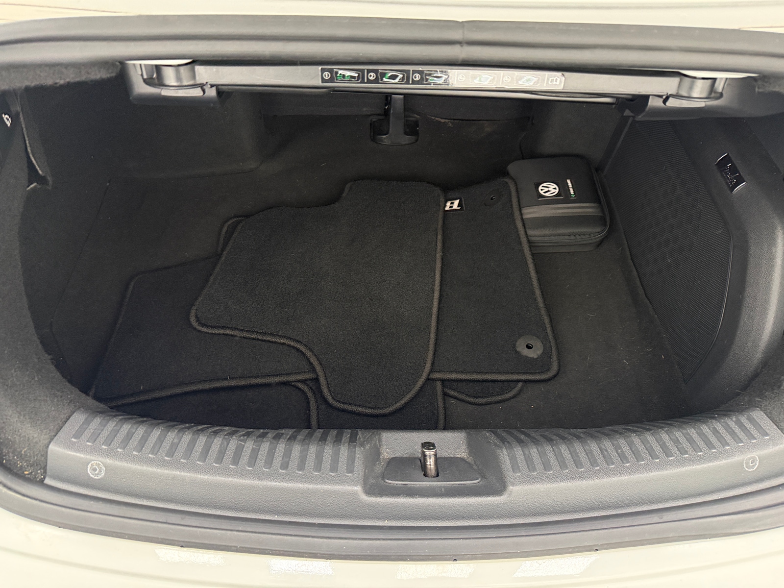 Thumbnail: 2013 Volkswagen Beetle - 5